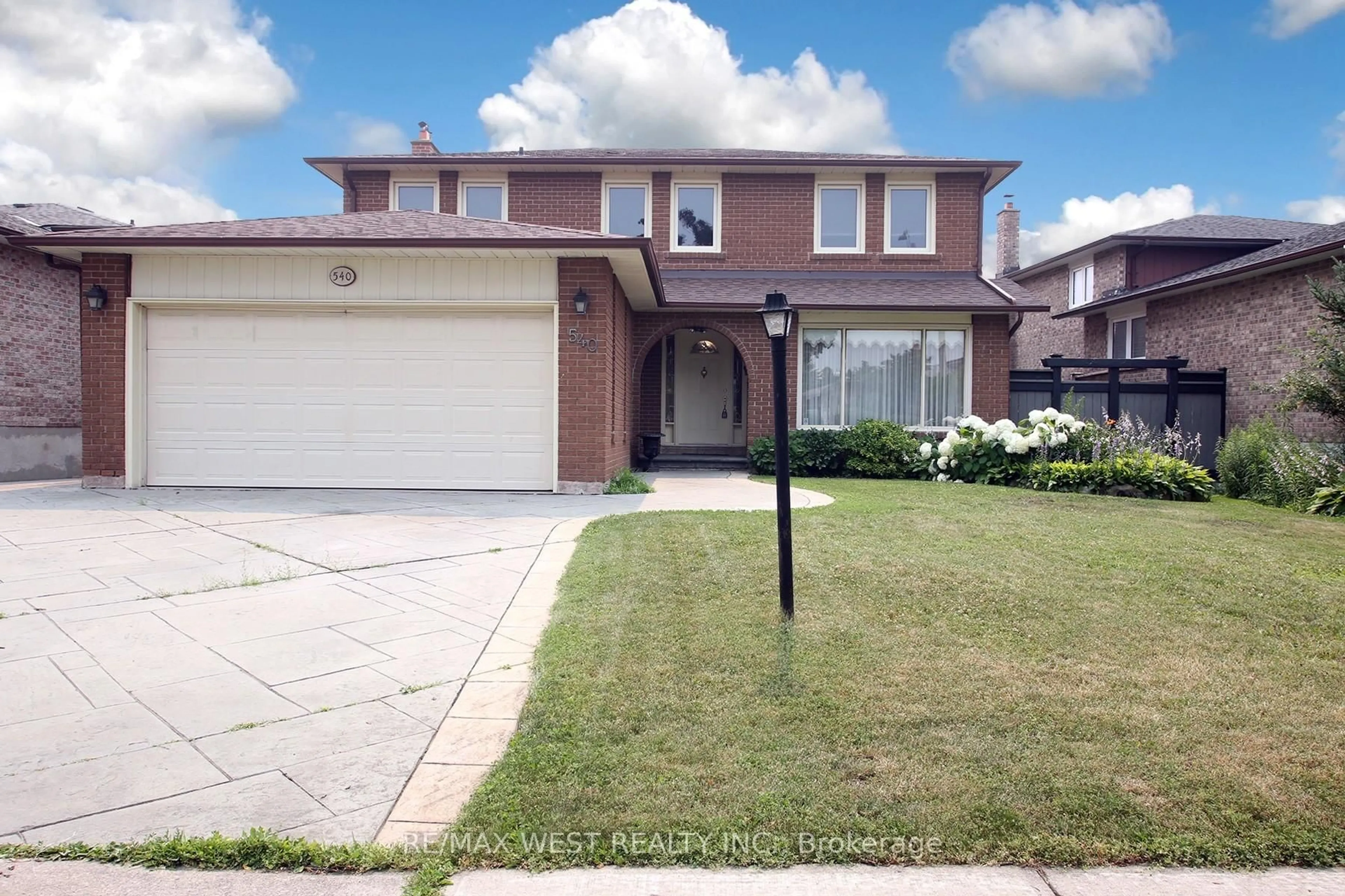 Unknown for 540 Louis Dr, Mississauga Ontario L5B 2N2