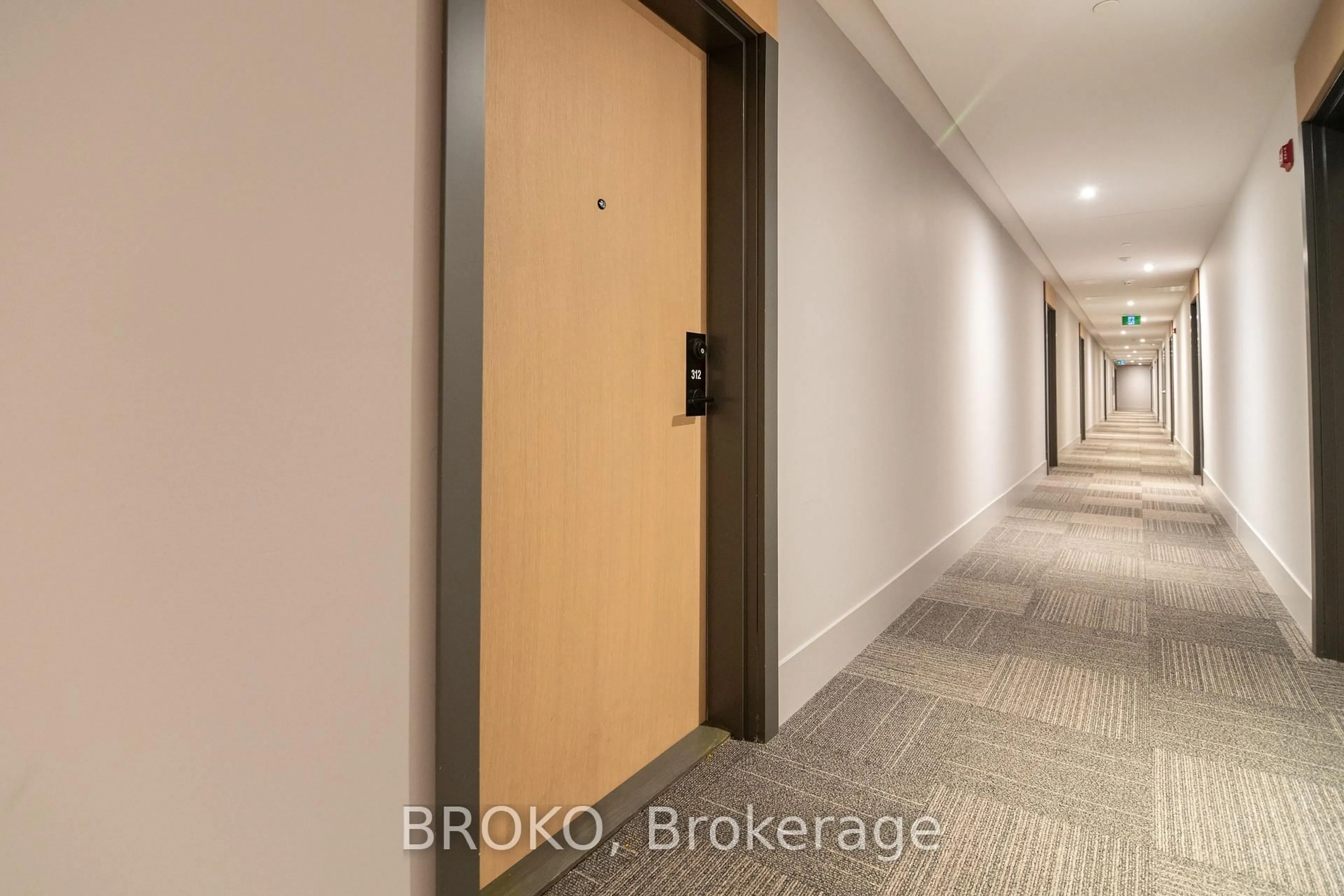 Indoor foyer for 1440 Clarriage Crt #312, Milton Ontario L9E 1B3