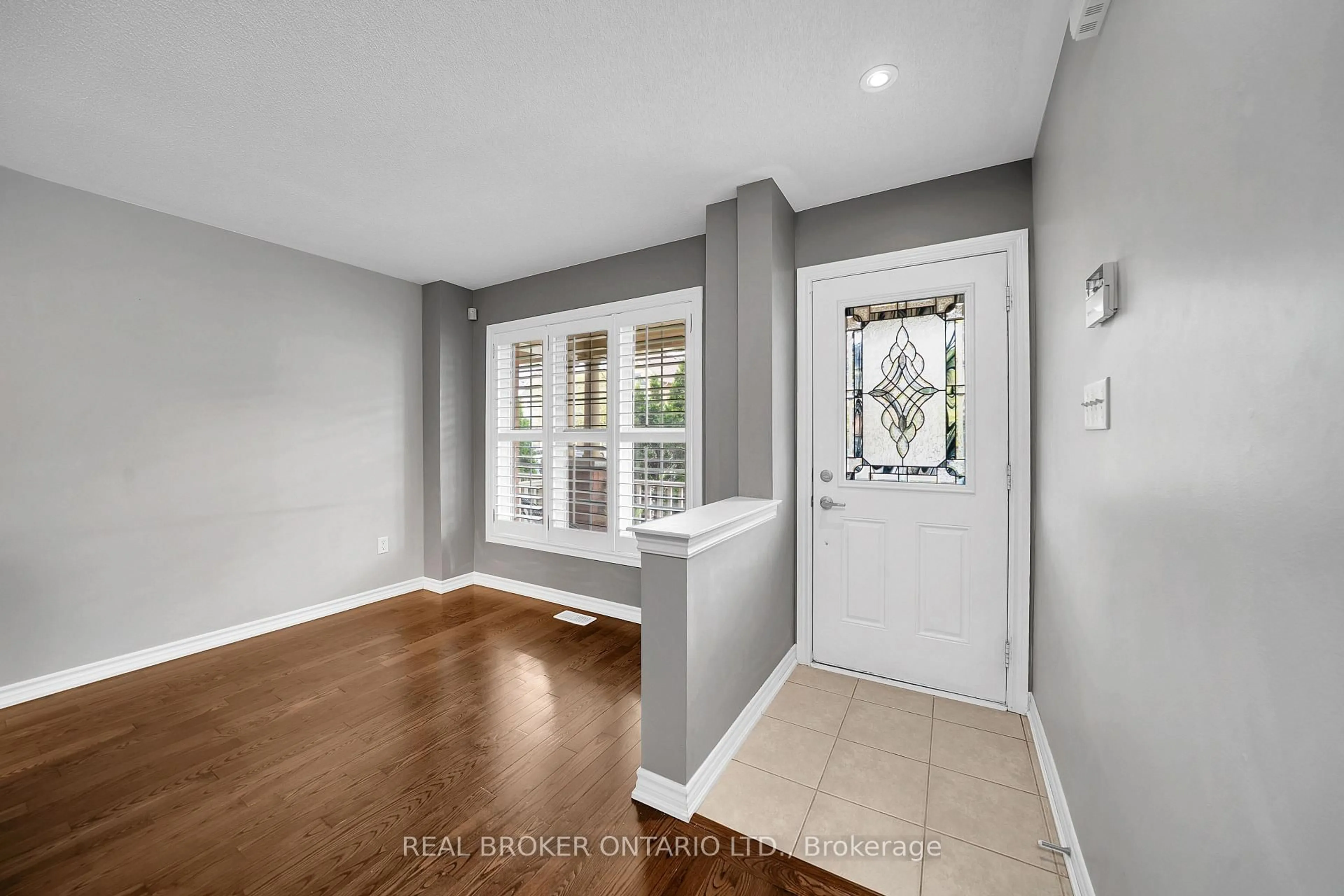 Indoor entryway for 134 Mccready Dr, Milton Ontario L9T 0V5