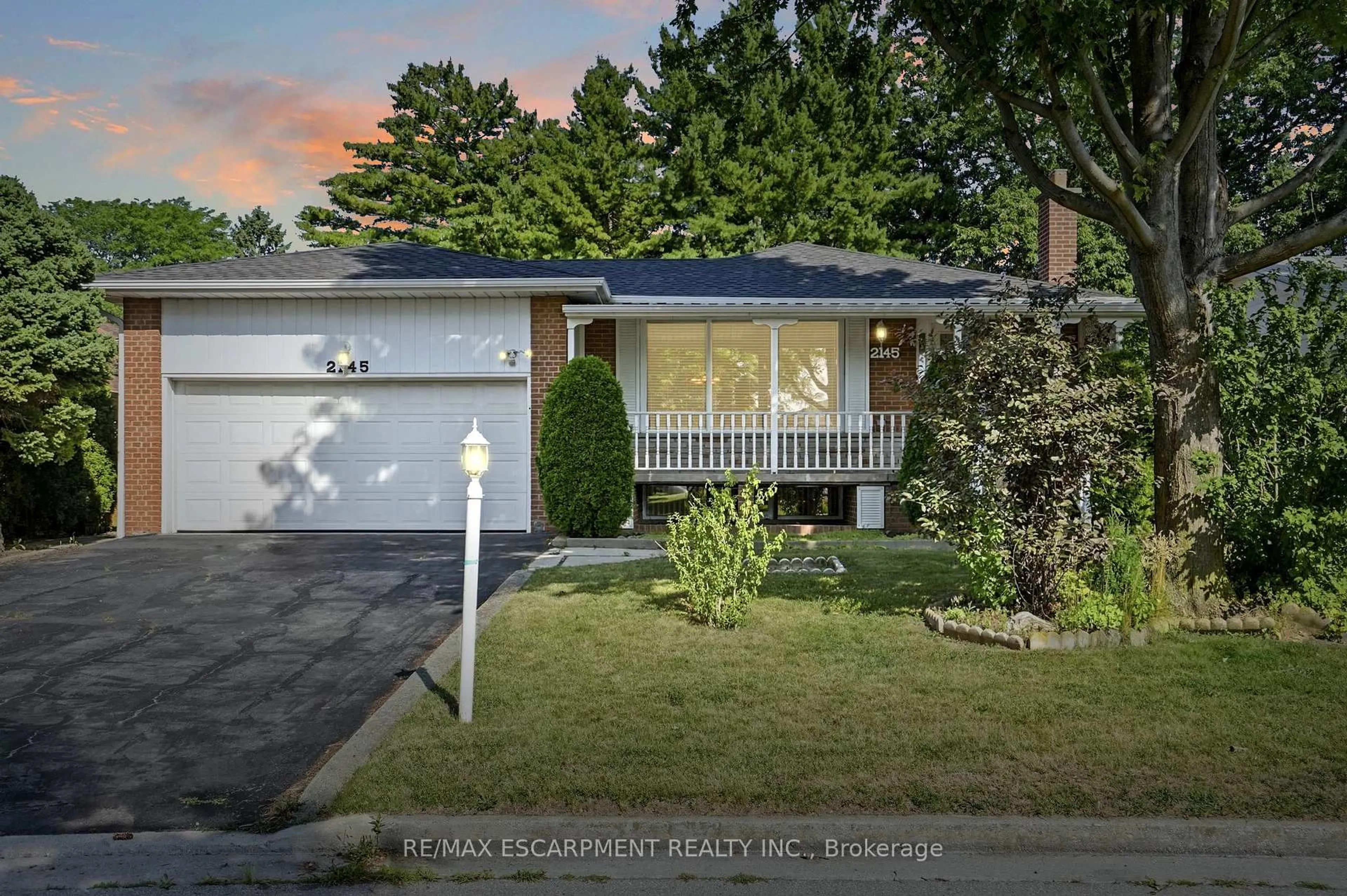 Unknown for 2145 Sunnyvale Dr, Oakville Ontario L6L 1W6