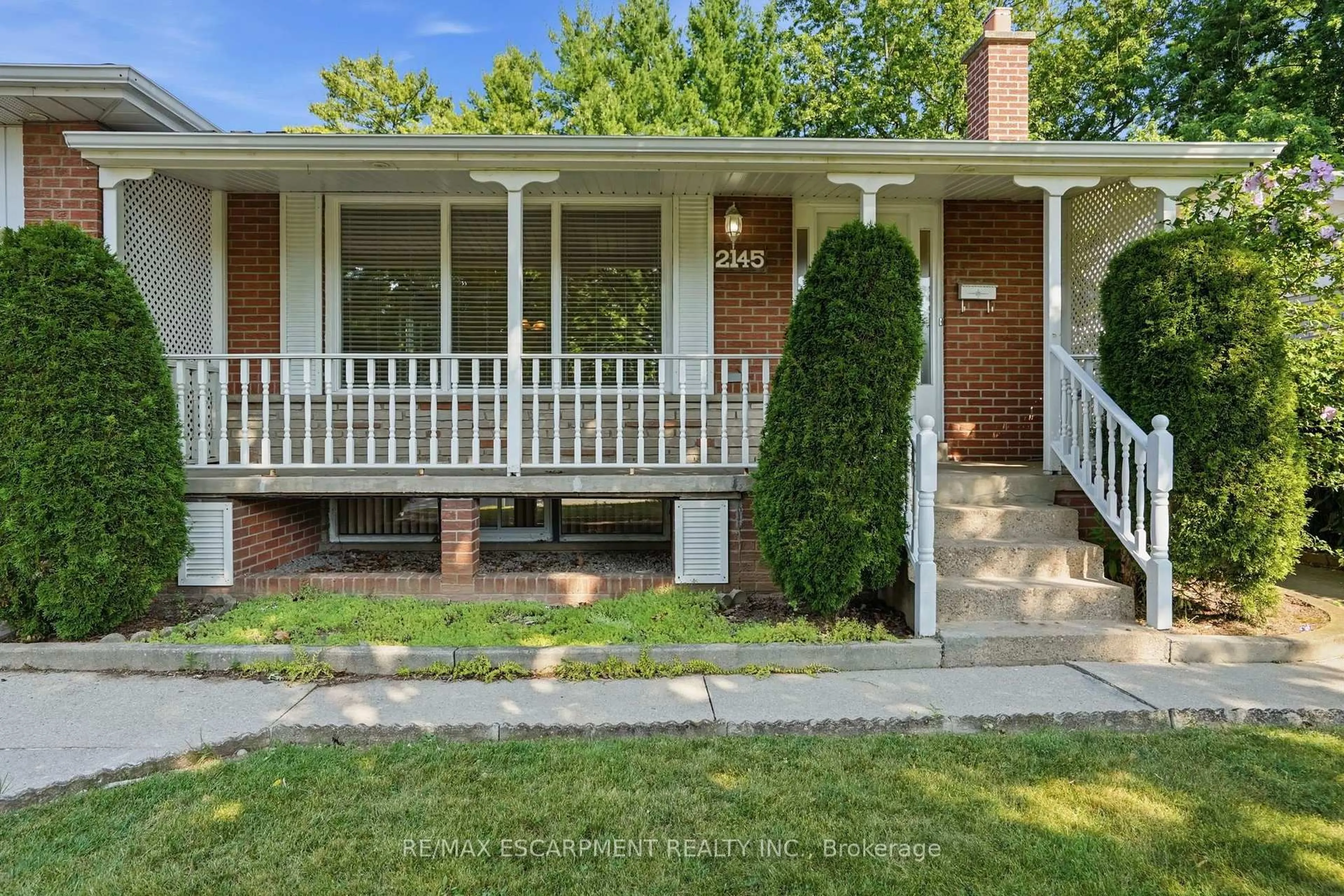 Unknown for 2145 Sunnyvale Dr, Oakville Ontario L6L 1W6