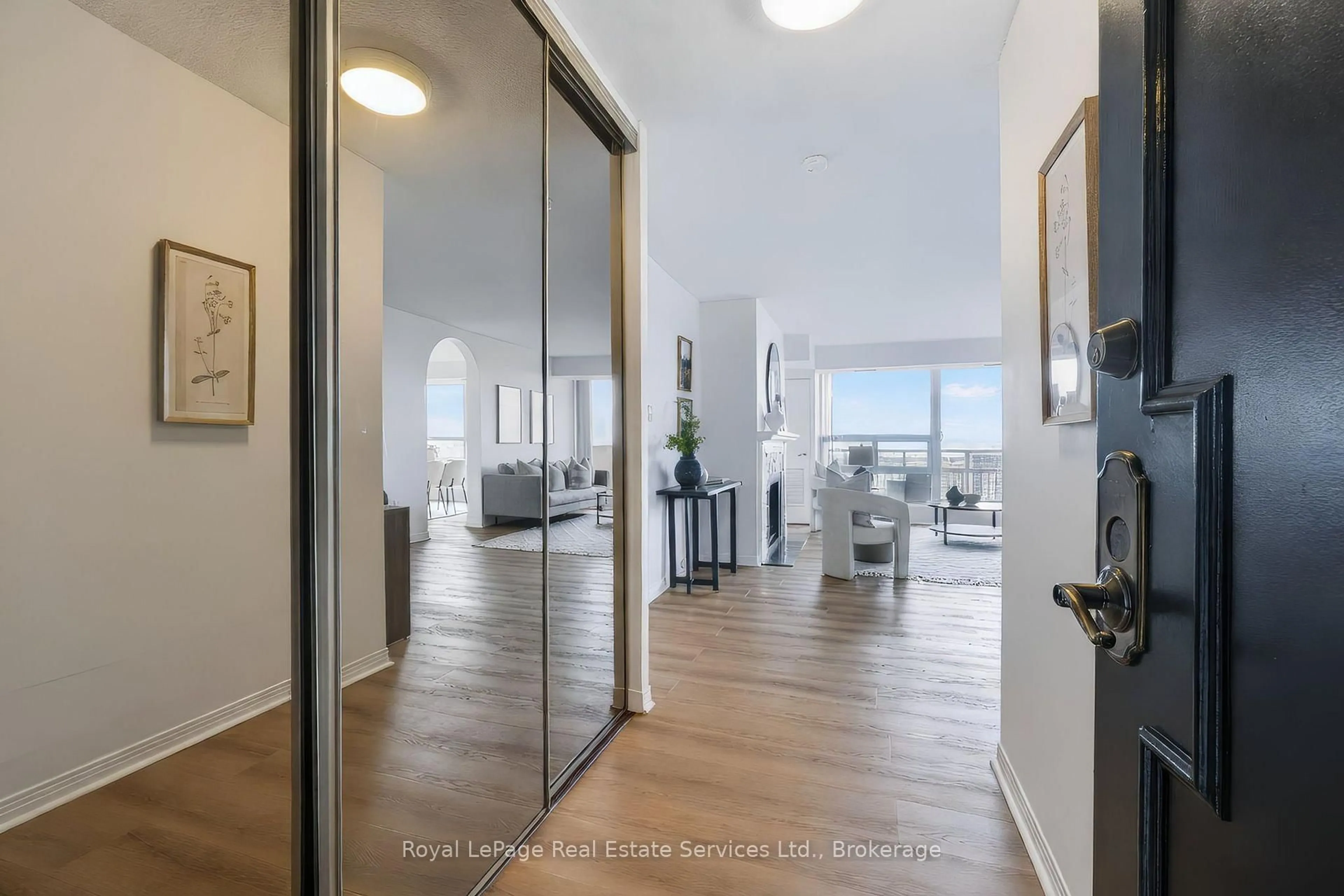Indoor entryway for 1359 White Oaks Blvd #1702, Oakville Ontario L6H 2R8
