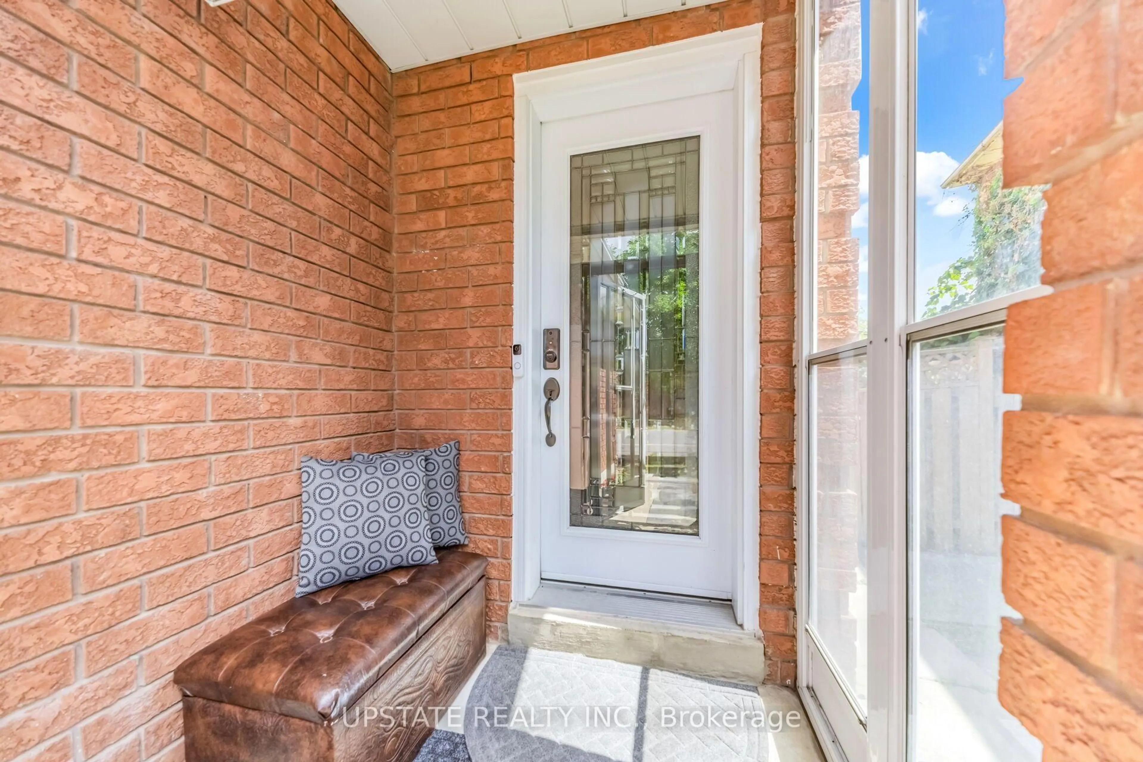 Indoor entryway for 145 Valonia Dr, Brampton Ontario L6V 4J1