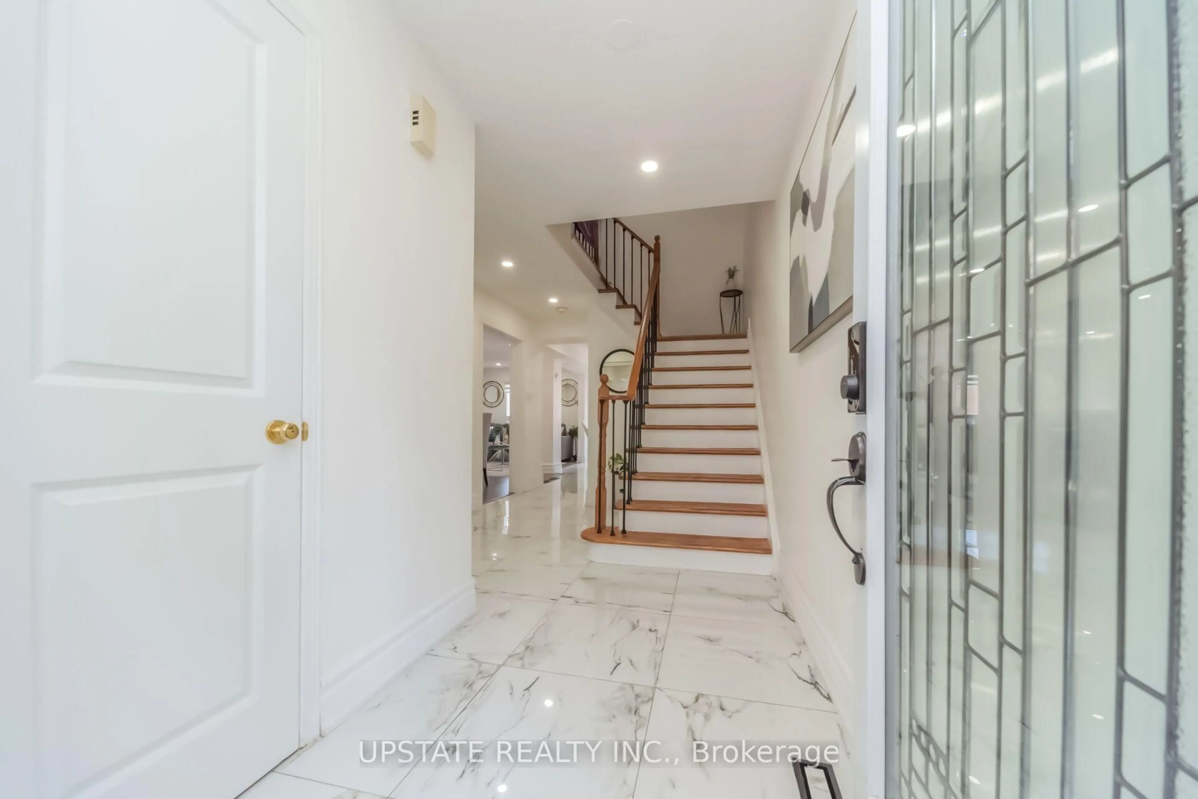 Indoor foyer for 145 Valonia Dr, Brampton Ontario L6V 4J1