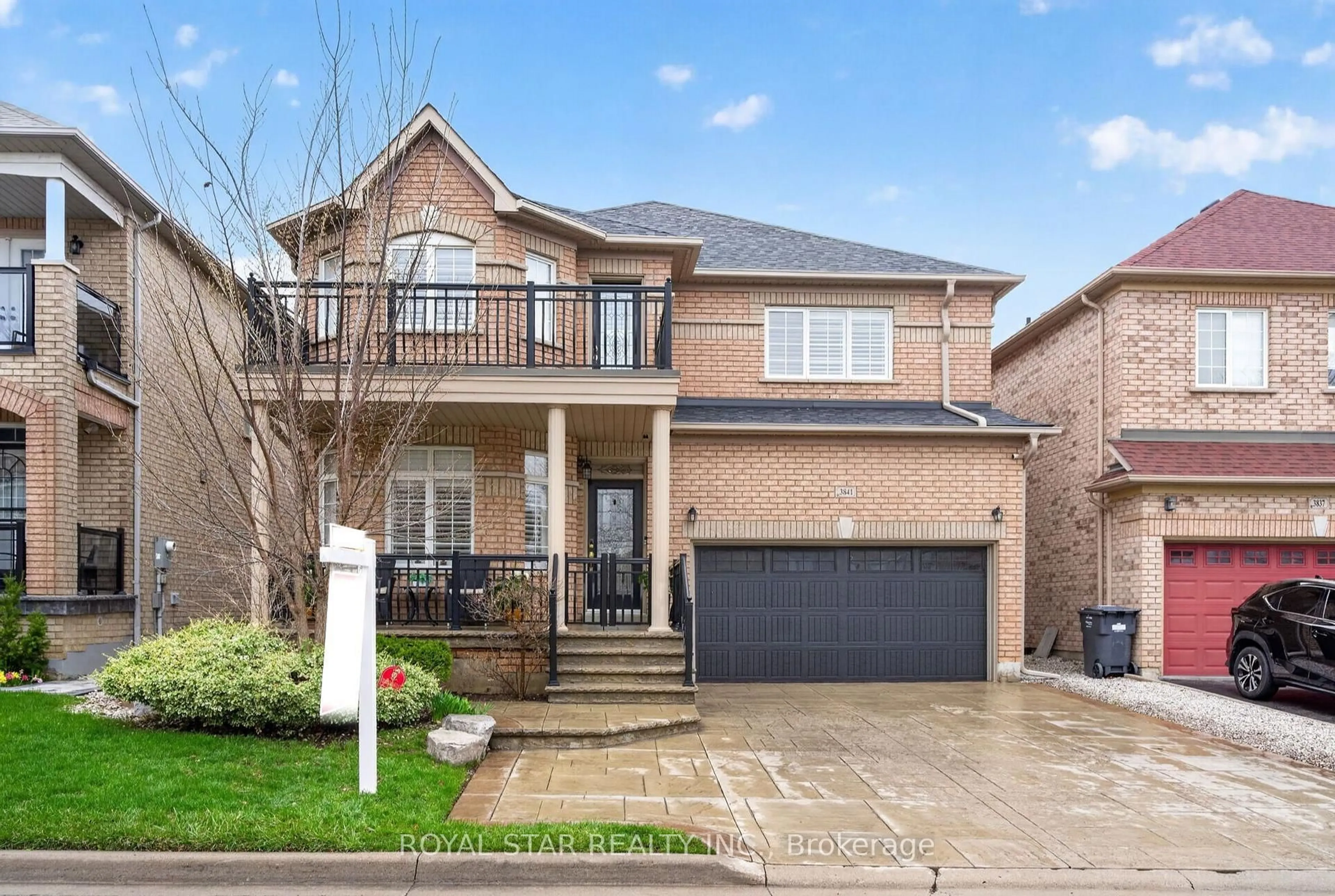 Home with brick exterior material, street for 3841 Edgecliffe Ru, Mississauga Ontario L5M 6N6