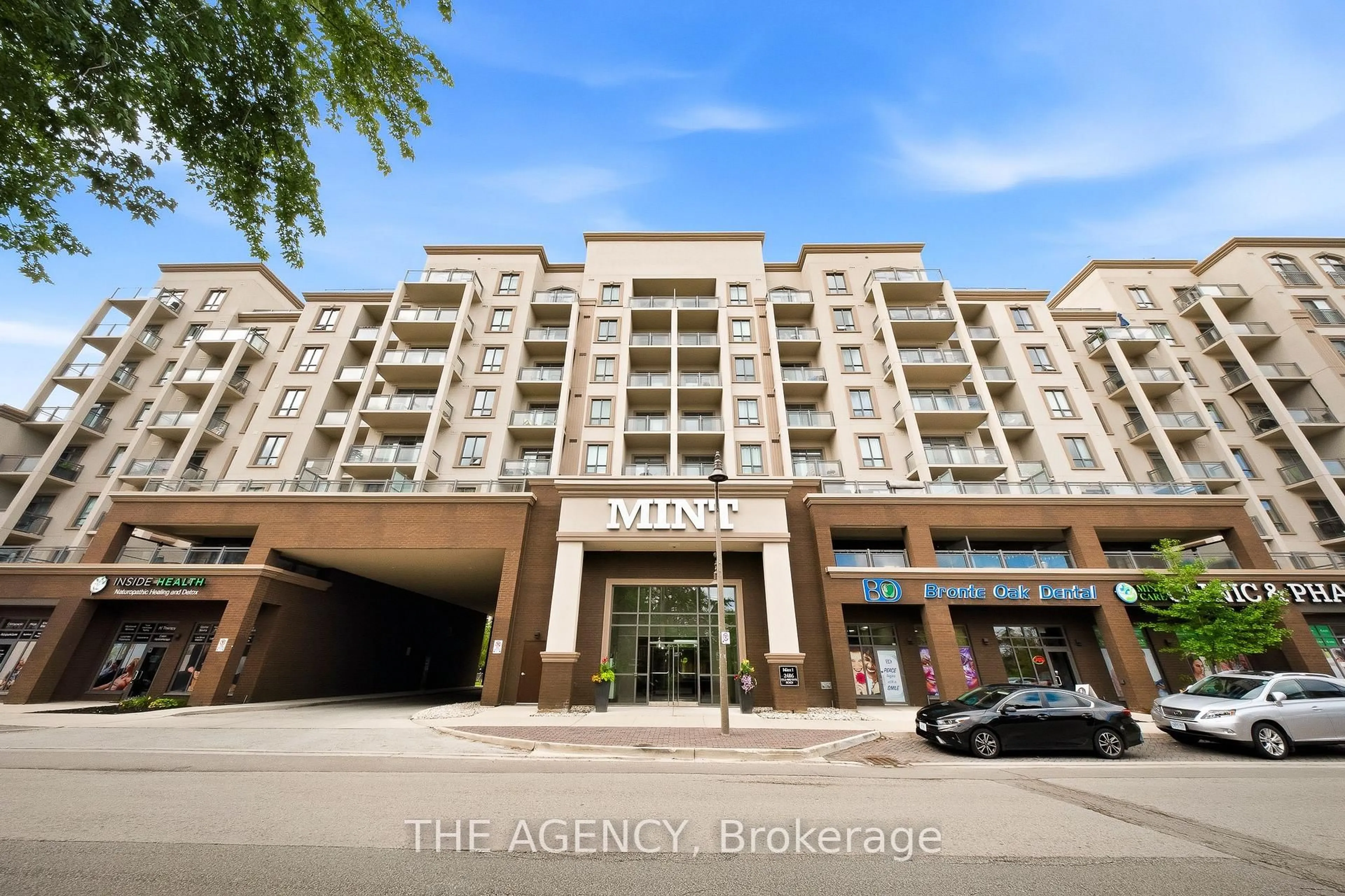 Indoor foyer for 2486 Old Bronte Rd #321, Oakville Ontario L6M 0Y4