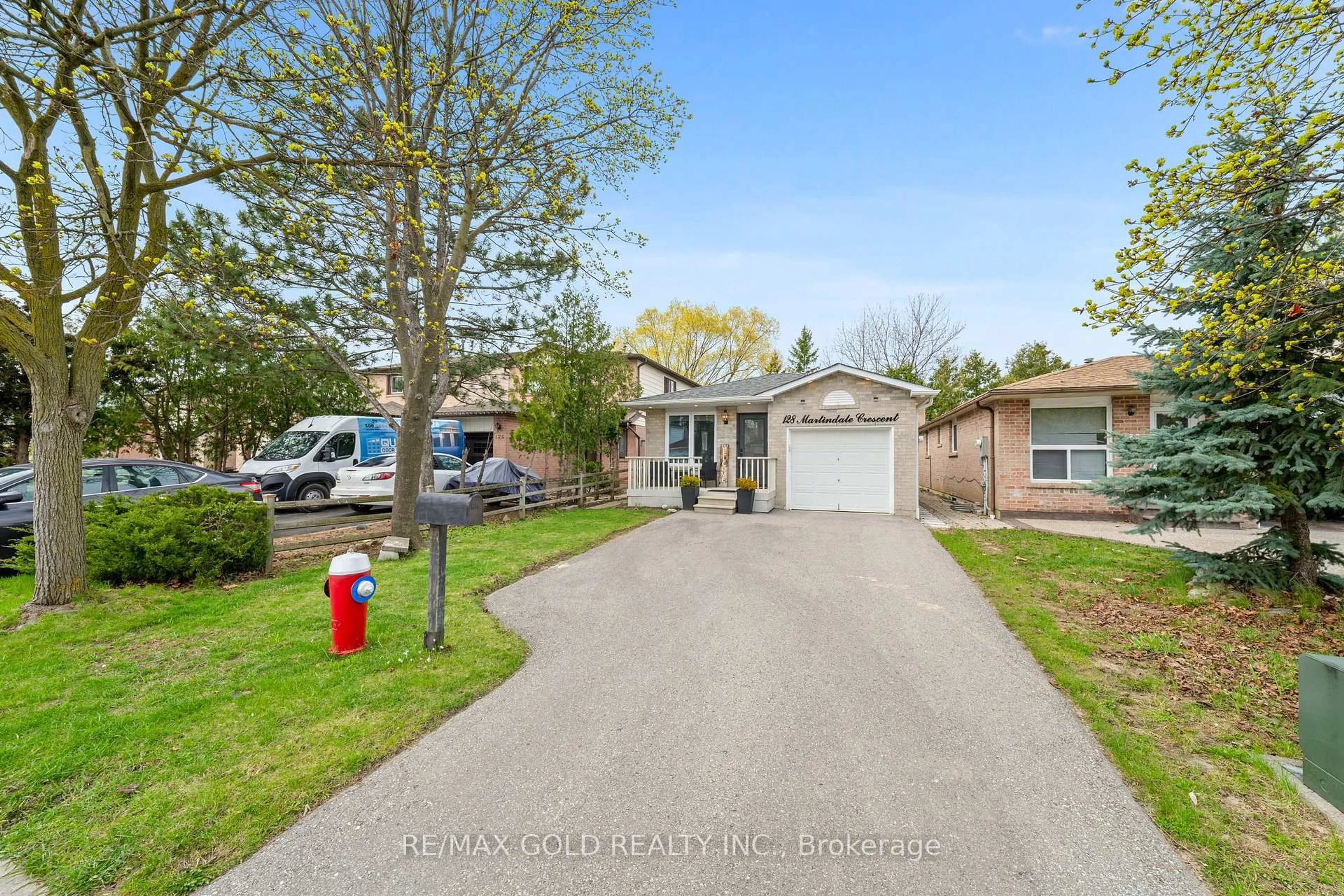 A pic from outside/outdoor area/front of a property/back of a property/a pic from drone, street for 128 Martindale Cres, Brampton Ontario L6X 2V1