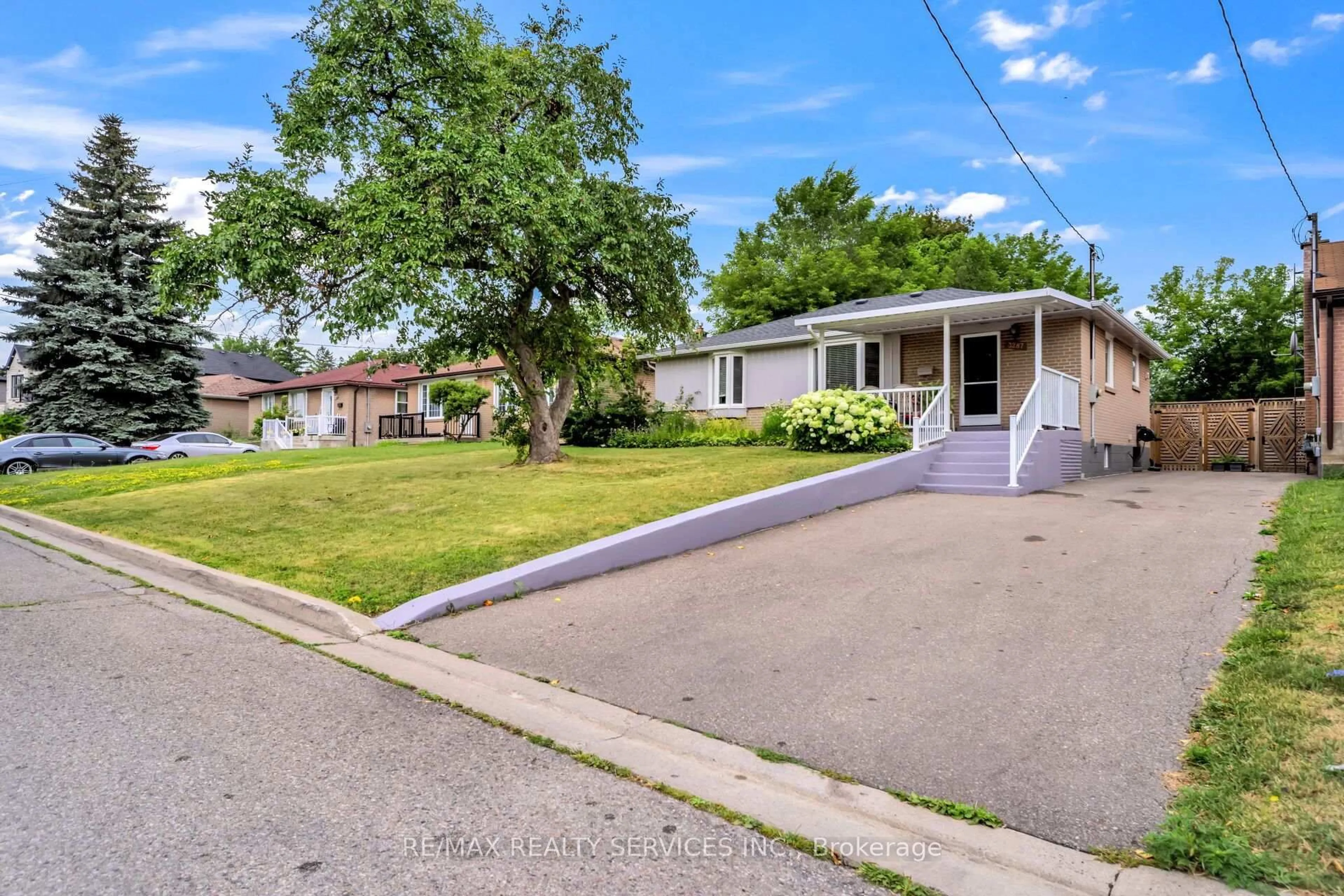 Unknown for 3287 Michaud Ave, Mississauga Ontario L4T 1P8