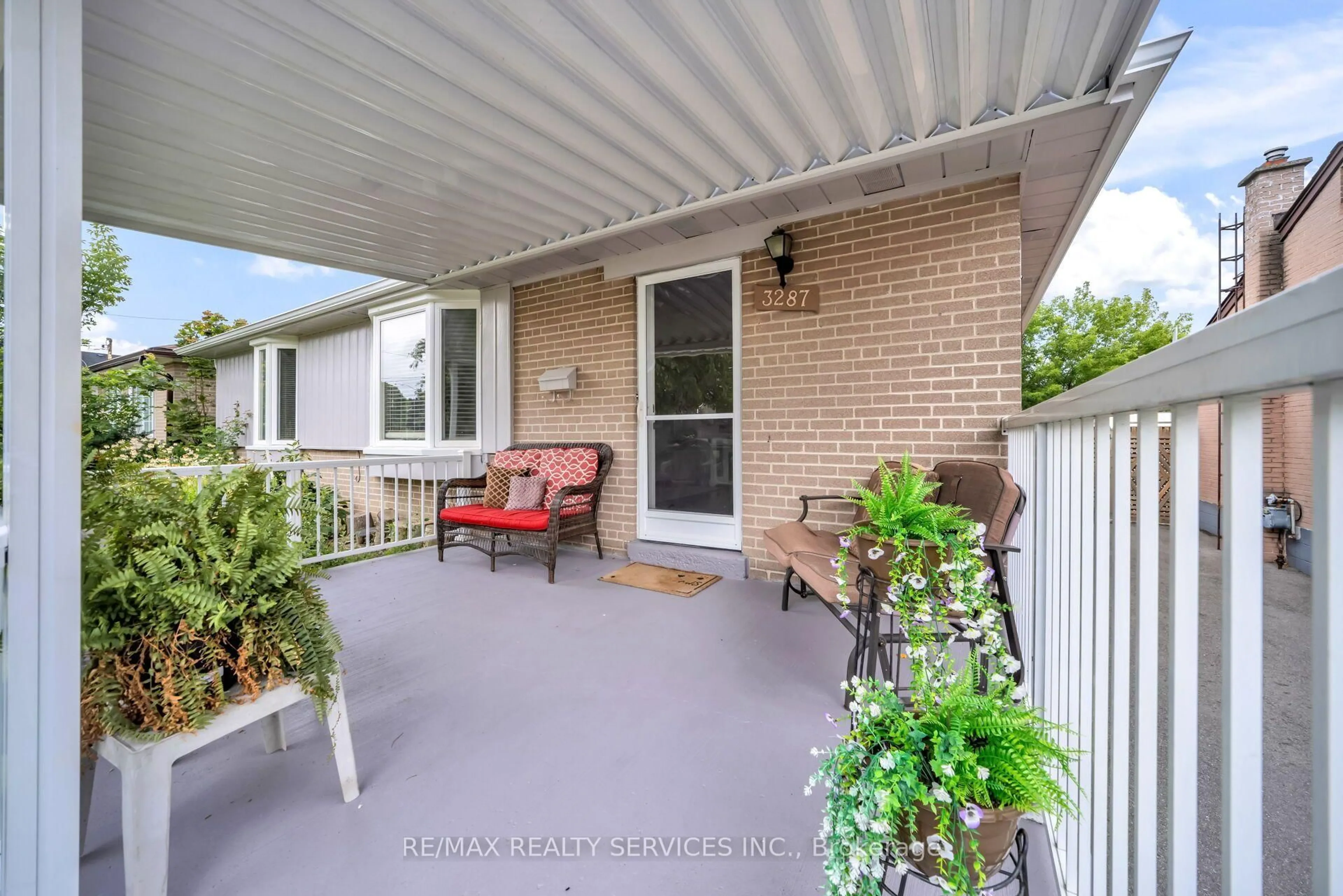 Patio, street for 3287 Michaud Ave, Mississauga Ontario L4T 1P8