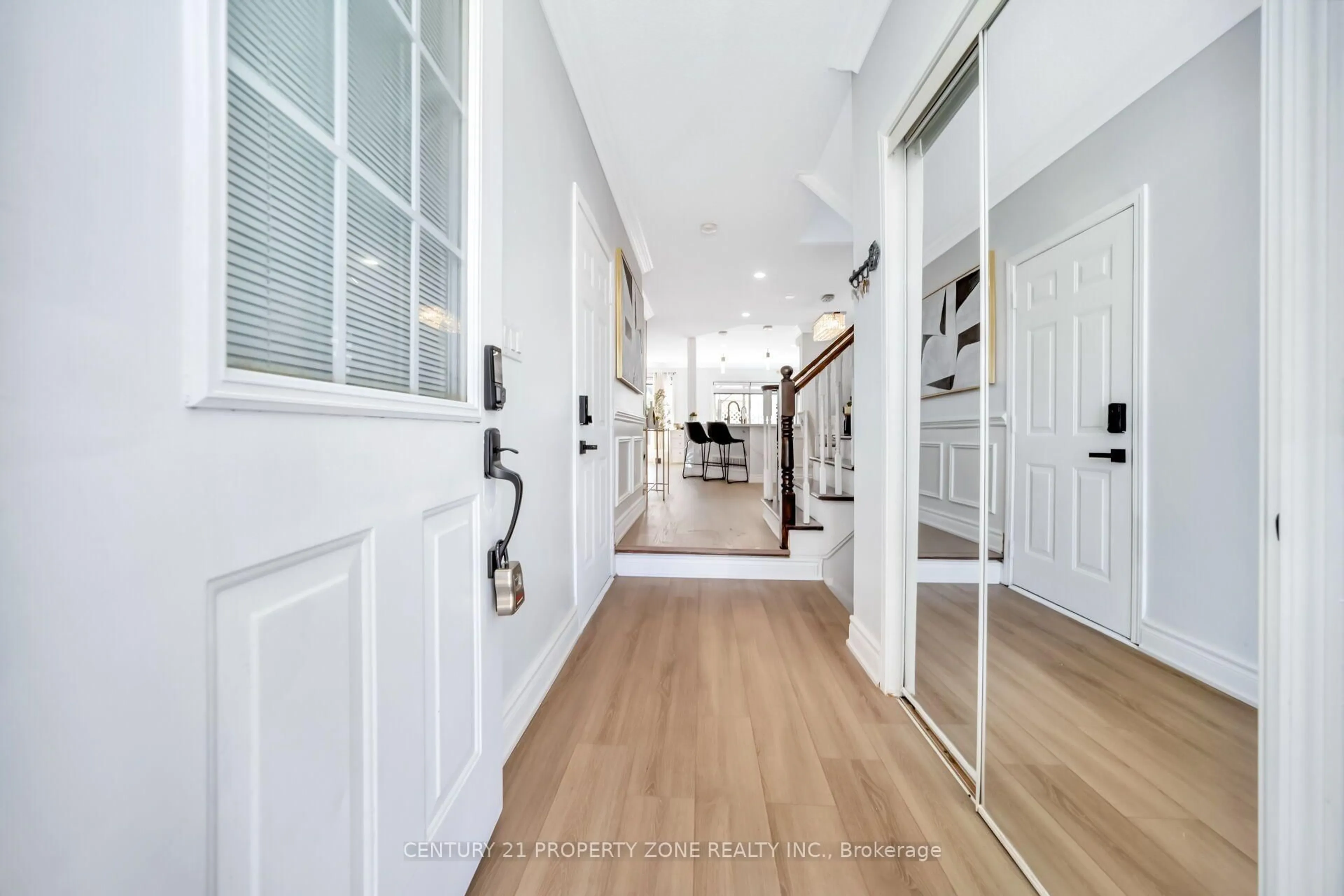 Indoor entryway for 400 Patterson Dr, Milton Ontario L9T 5N4