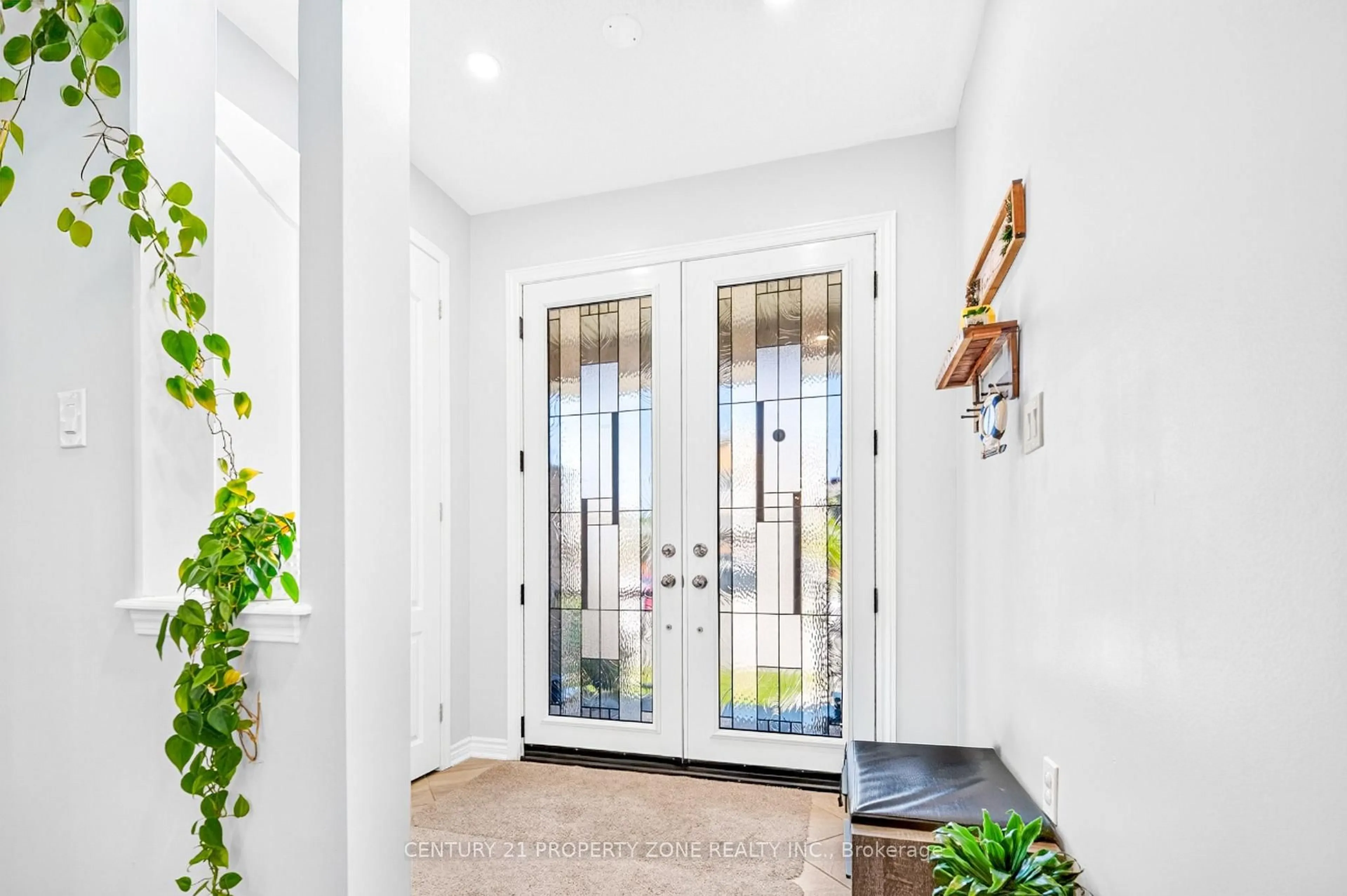 Indoor entryway for 114 Mincing Tr, Brampton Ontario L7A 4S8