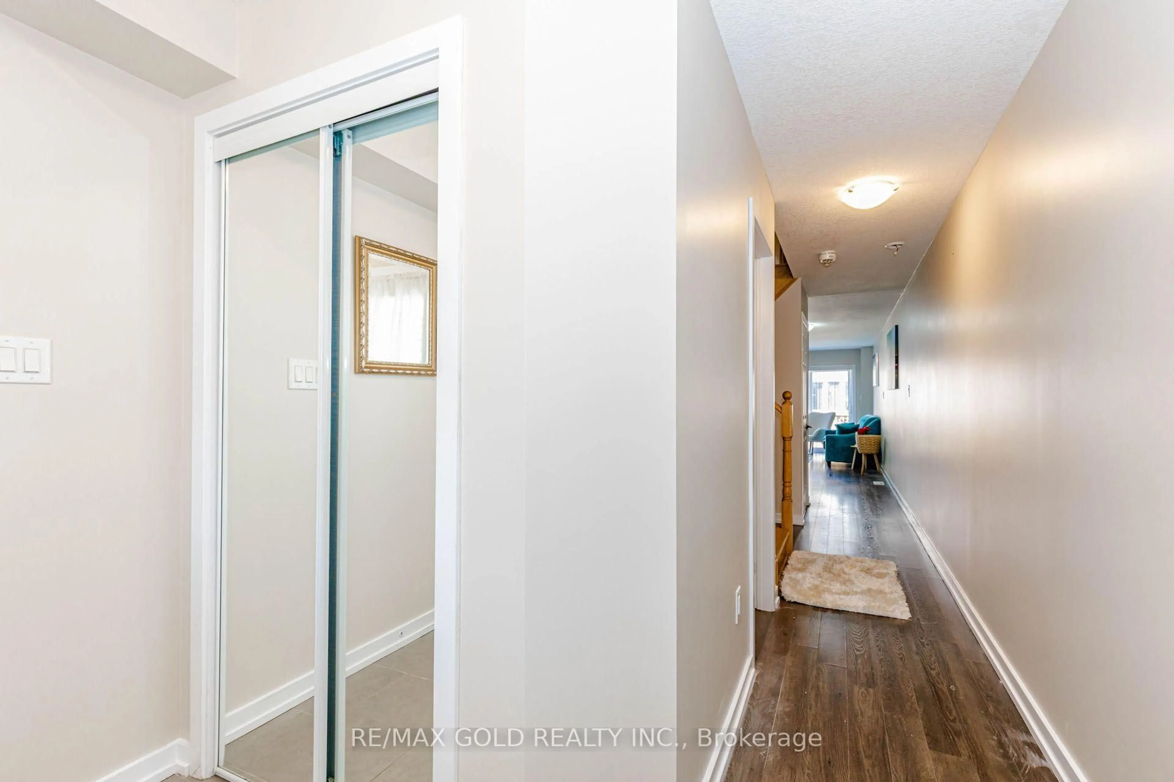 Indoor entryway for 22 clinton St, Brampton Ontario L7A 4K8