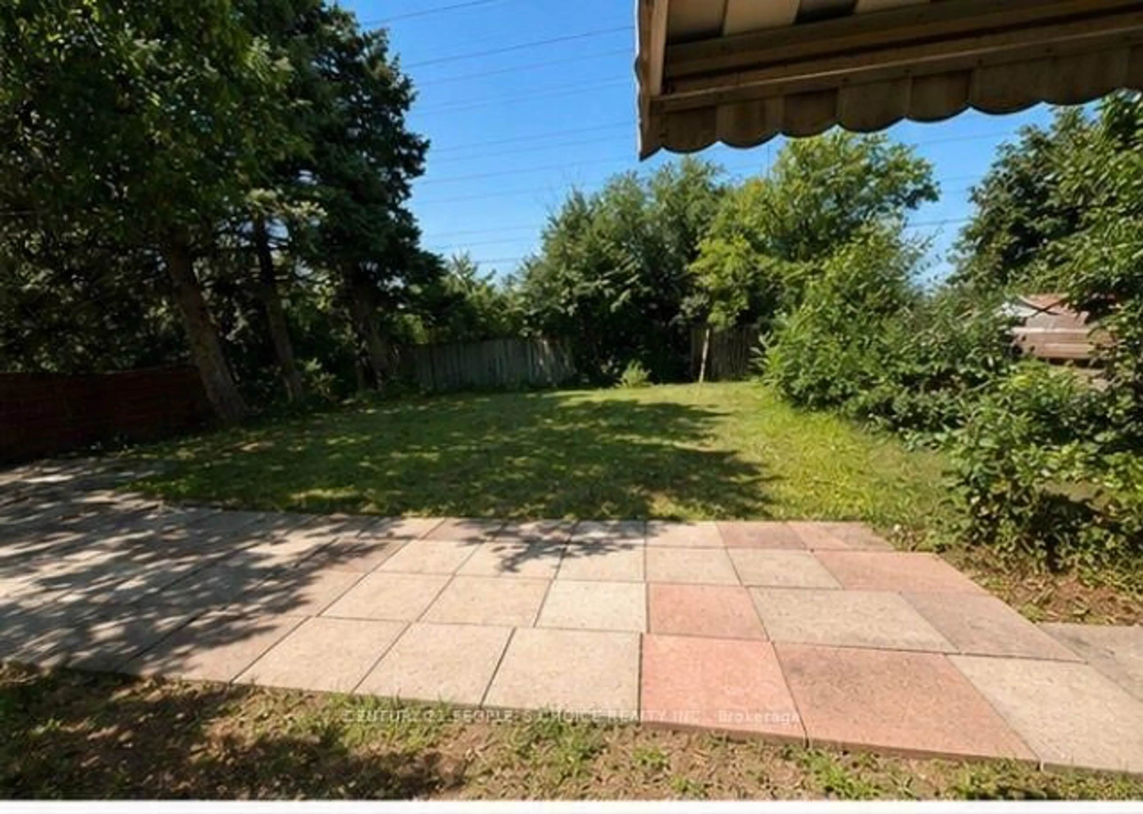 Patio, street for 105 Lexington Ave, Toronto Ontario M9V 2G9
