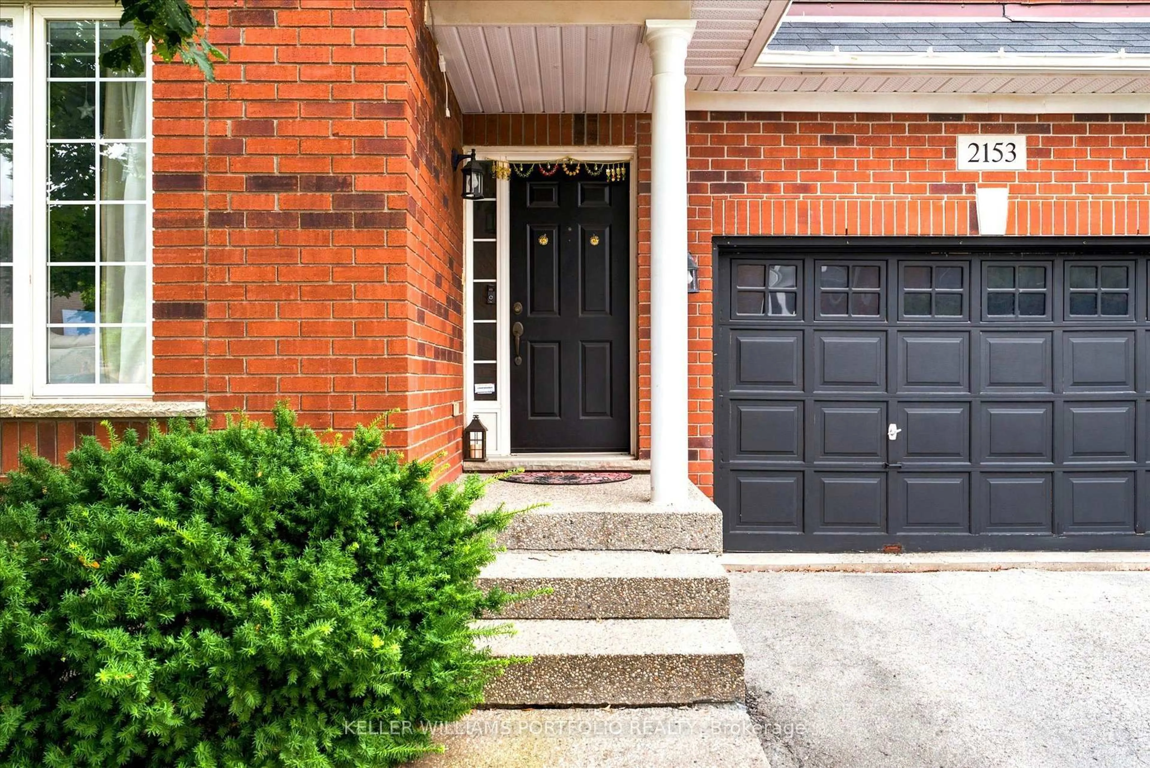 Home with brick exterior material, street for 2153 Meadowglen Dr, Oakville Ontario L6M 4C9