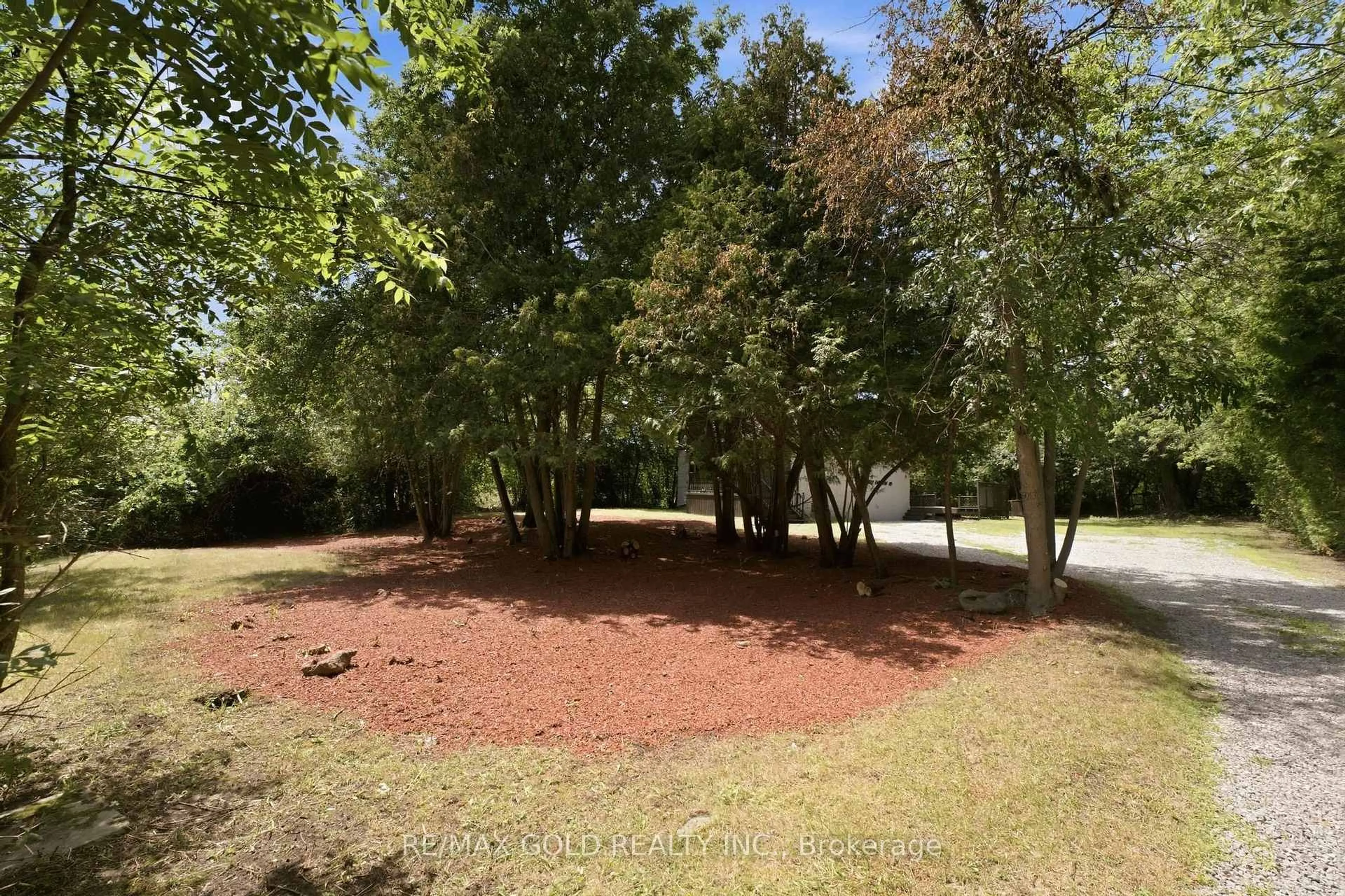 A pic from outside/outdoor area/front of a property/back of a property/a pic from drone, forest/trees view for 2702 Embleton Rd, Brampton Ontario L6X 0E2