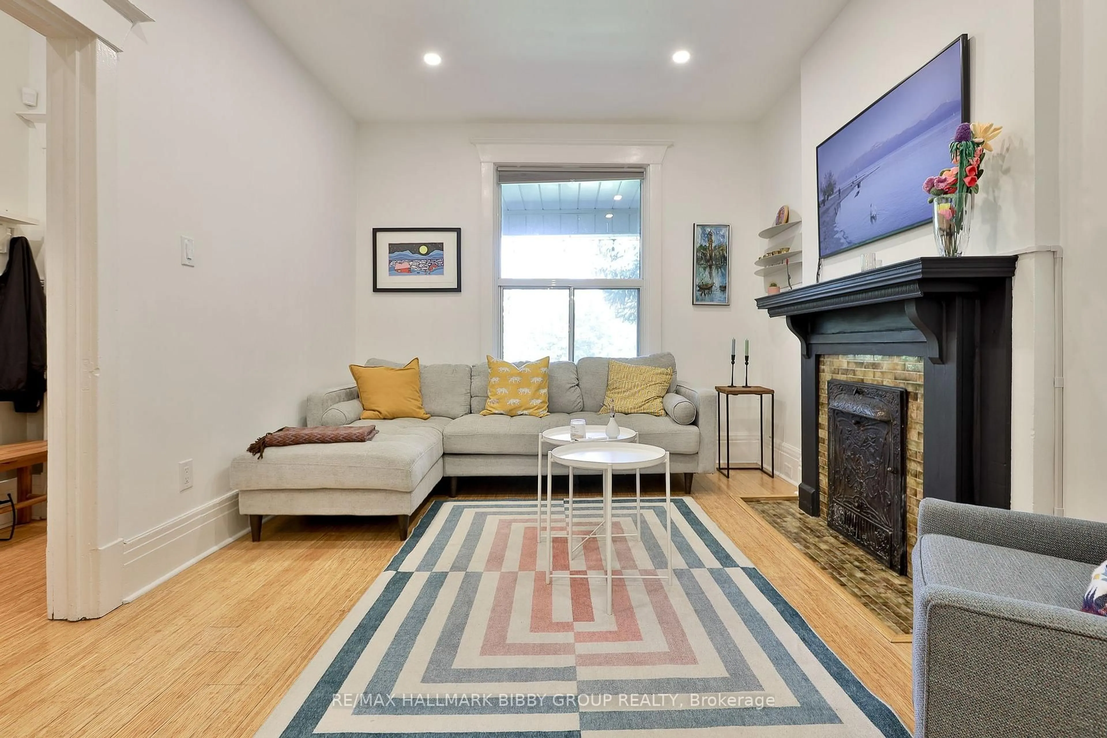 Living room with furniture, unknown for 987 Saint Clarens Ave, Toronto Ontario M6H 3X8