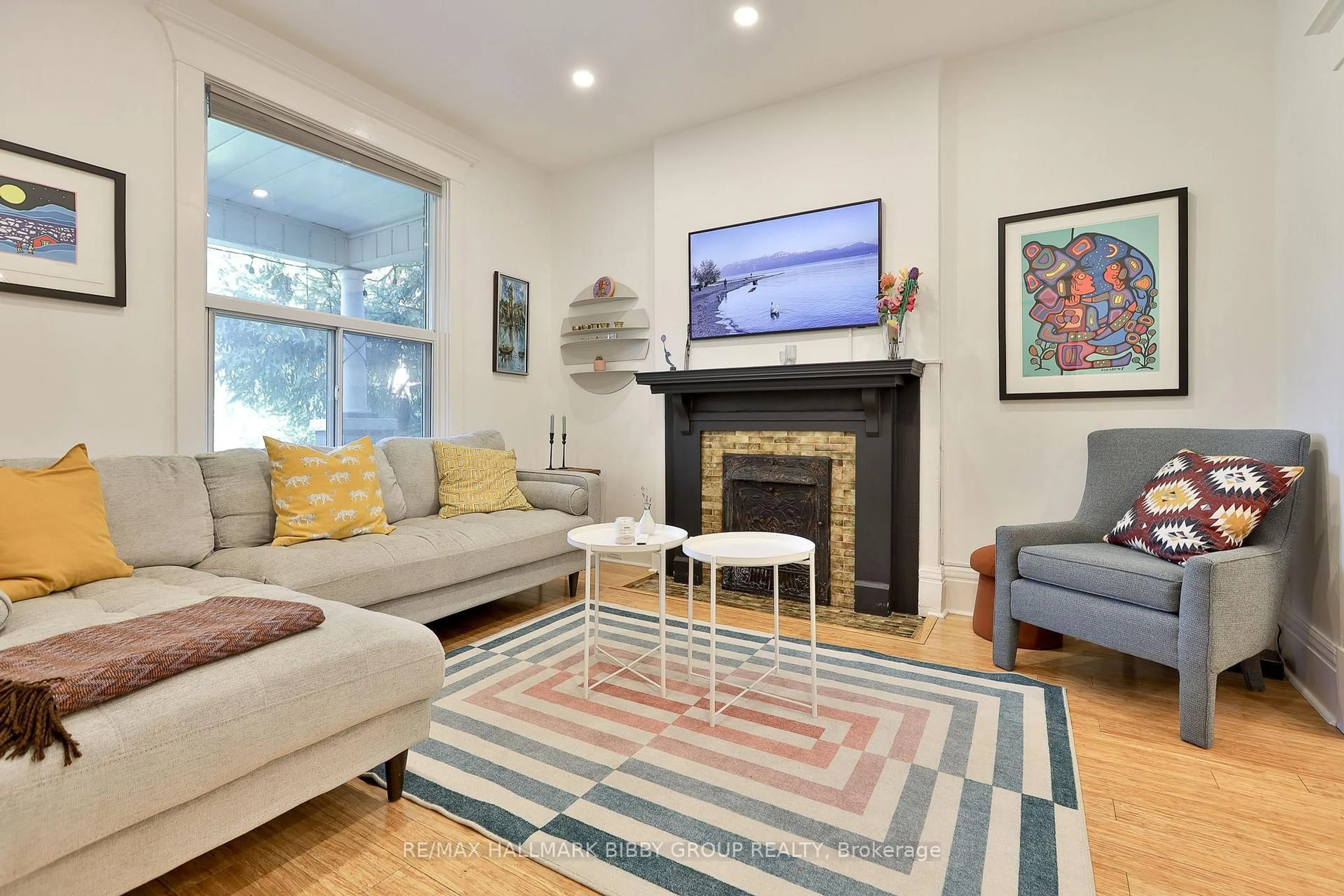 Living room with furniture, unknown for 987 Saint Clarens Ave, Toronto Ontario M6H 3X8