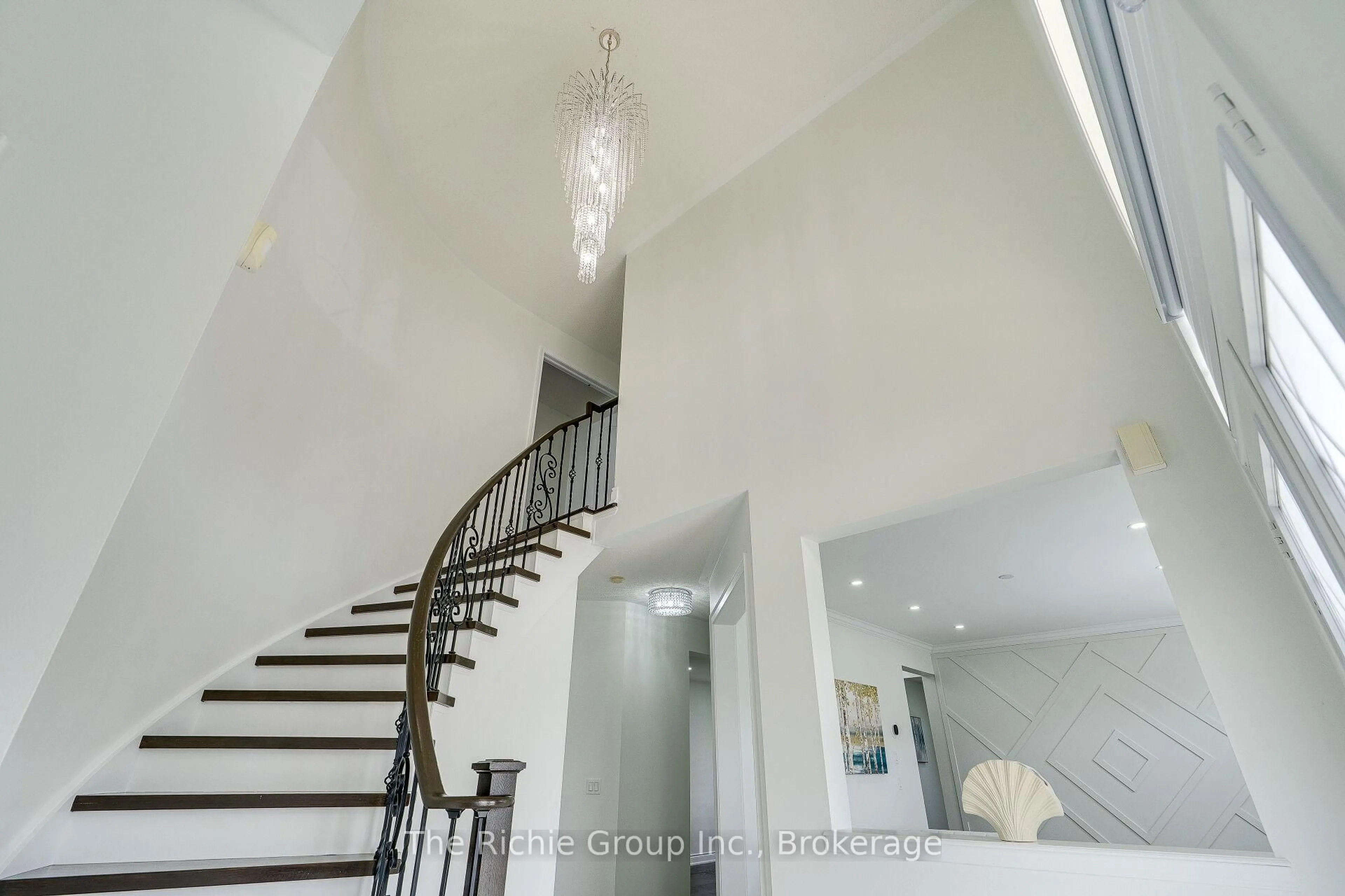Indoor foyer for 59 Tarquini Cres, Caledon Ontario L7E 2Z5