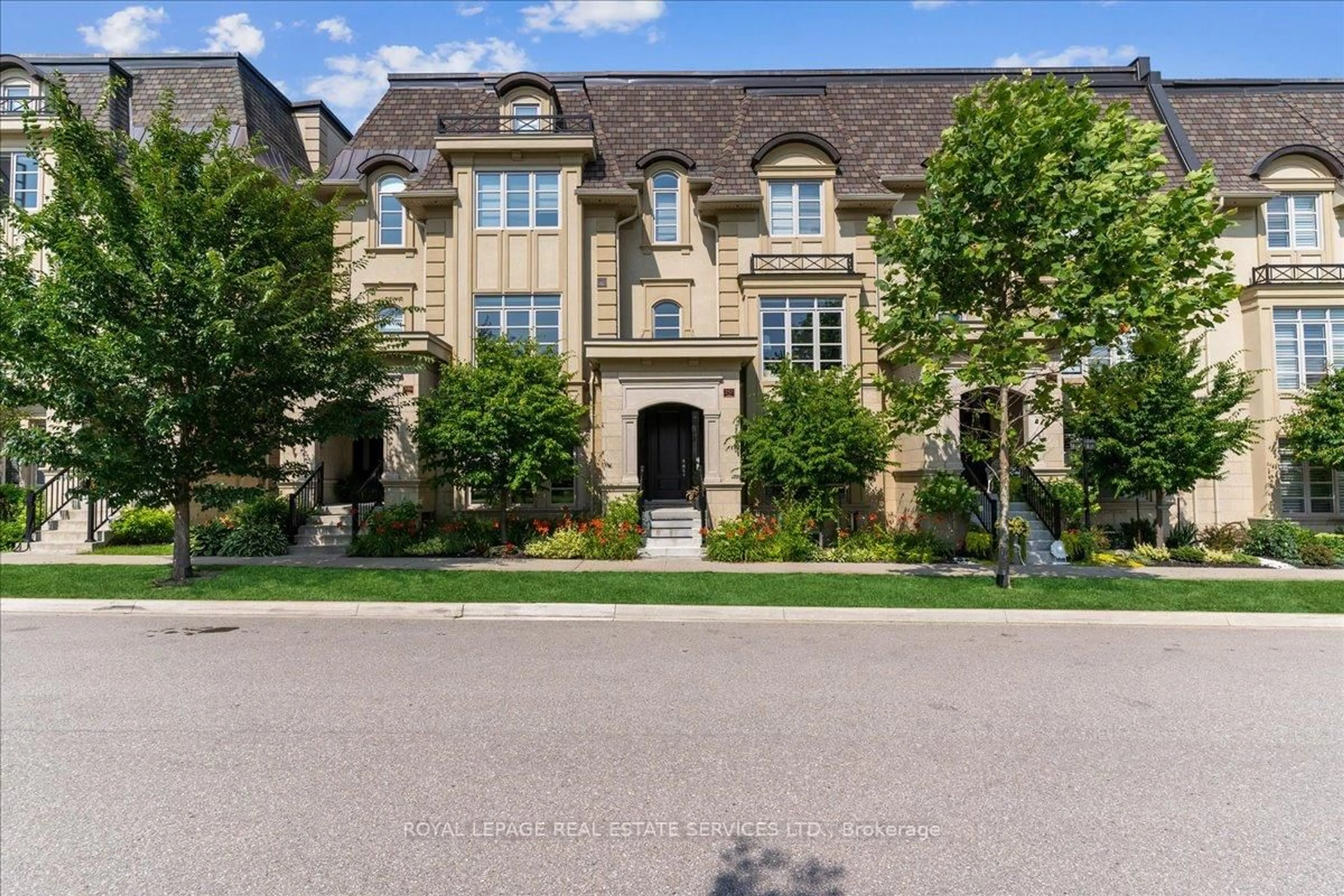 Home with brick exterior material, street for 257 Hanover St, Oakville Ontario L6K 0H3