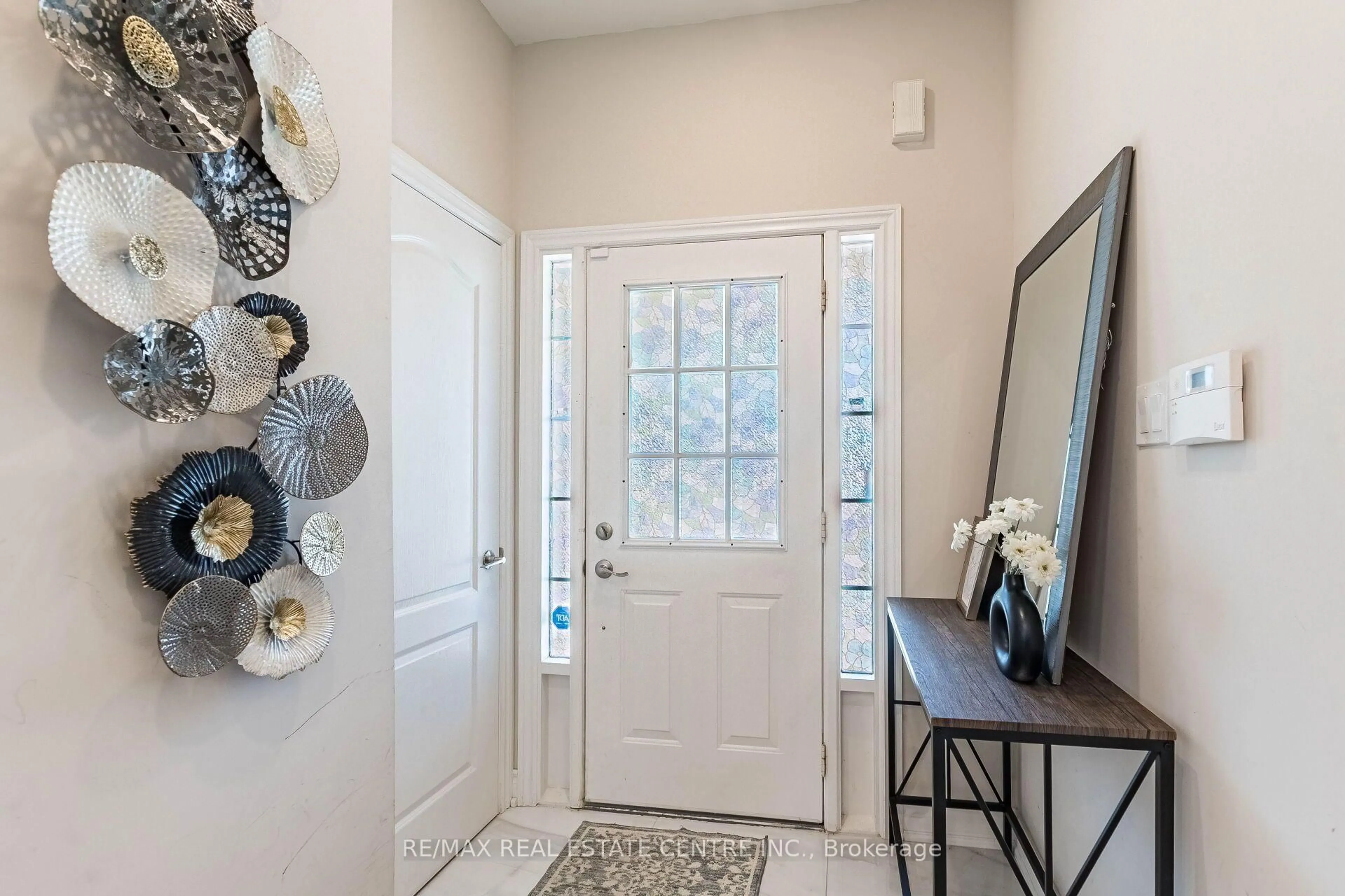Indoor entryway for 3172 Baron Dr, Mississauga Ontario L5M 6V6
