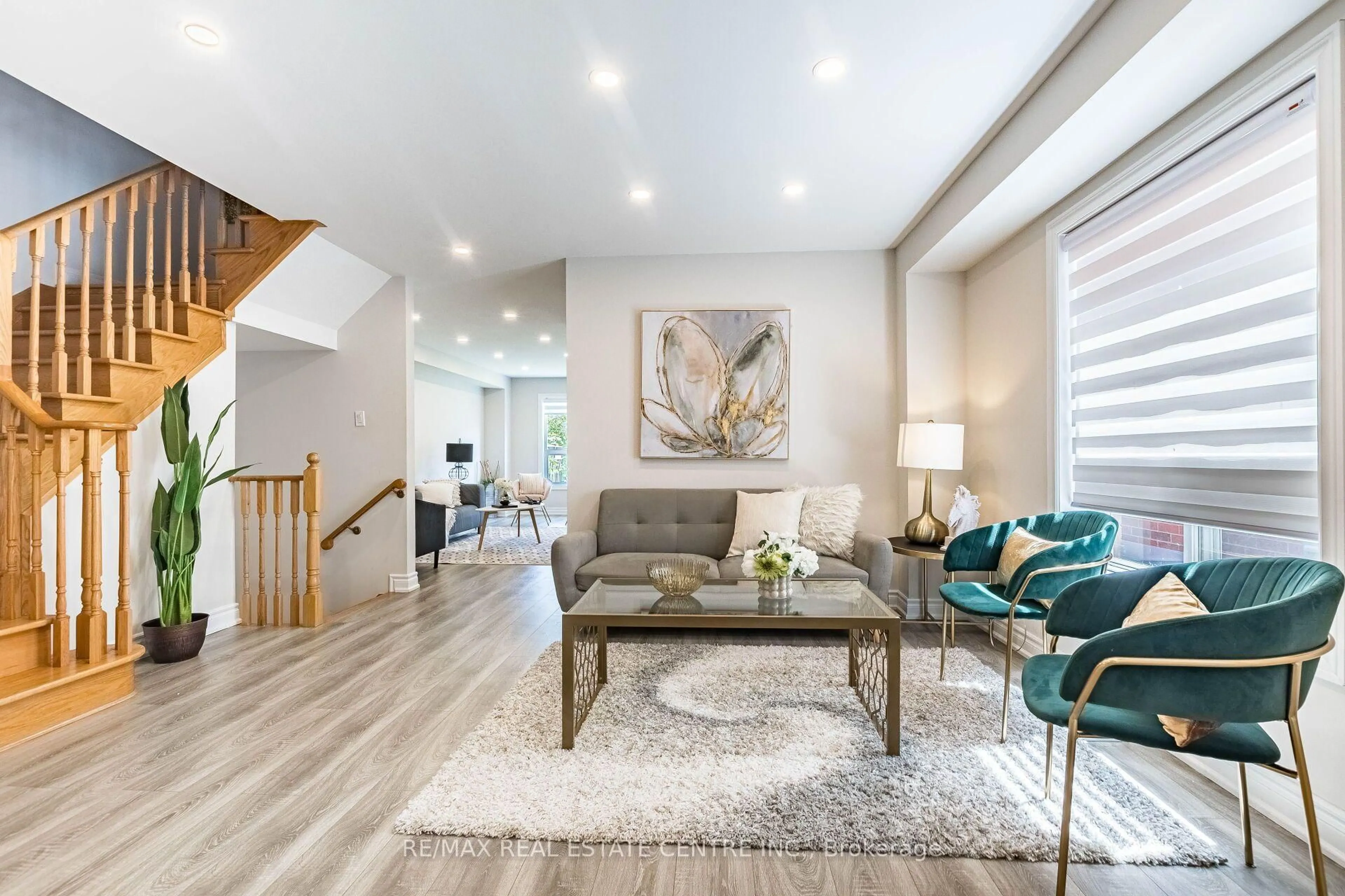Living room with furniture, unknown for 3172 Baron Dr, Mississauga Ontario L5M 6V6