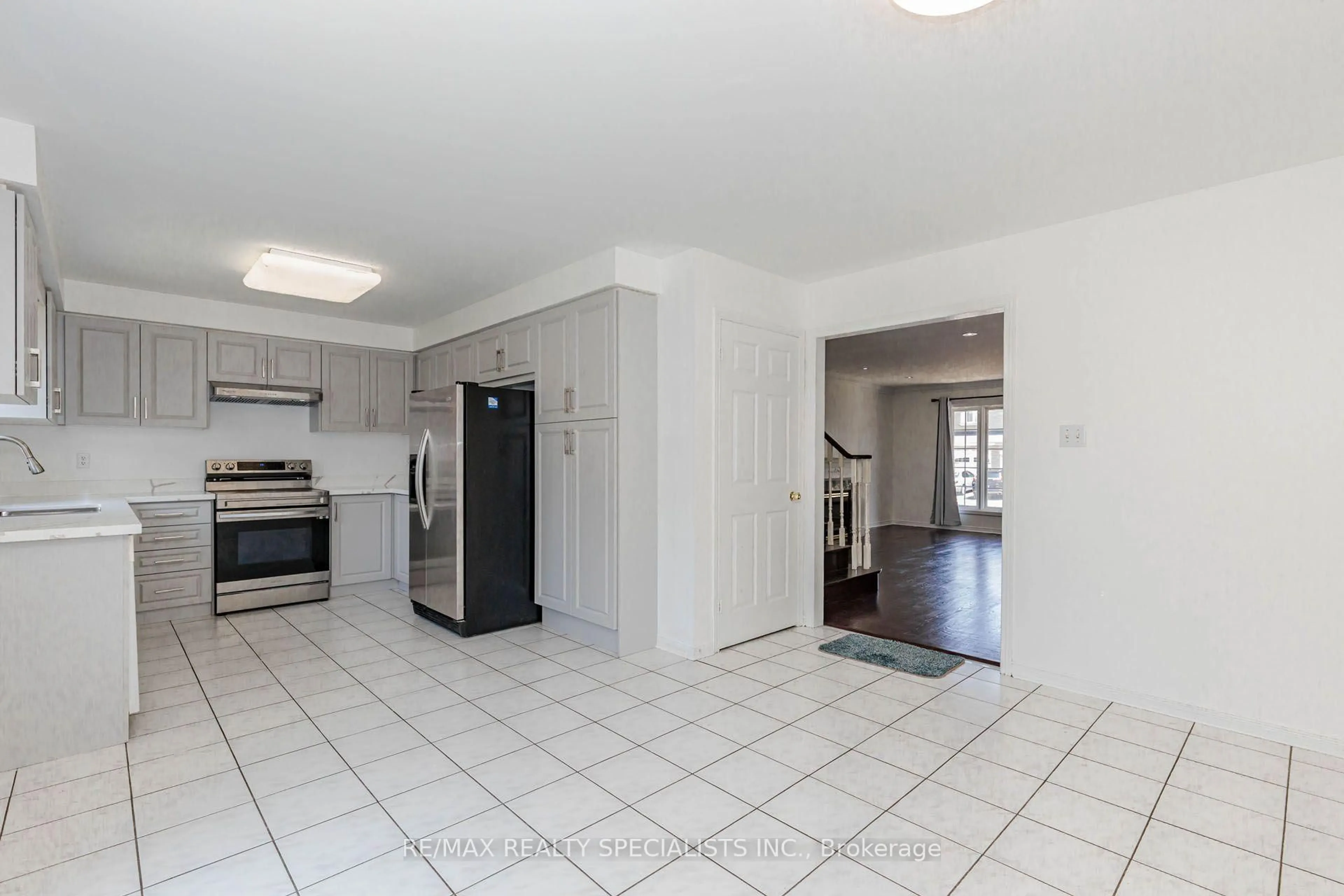 Open concept kitchen, ceramic/tile floor for 64 Dolphin Song Cres, Brampton Ontario L6R 2A7
