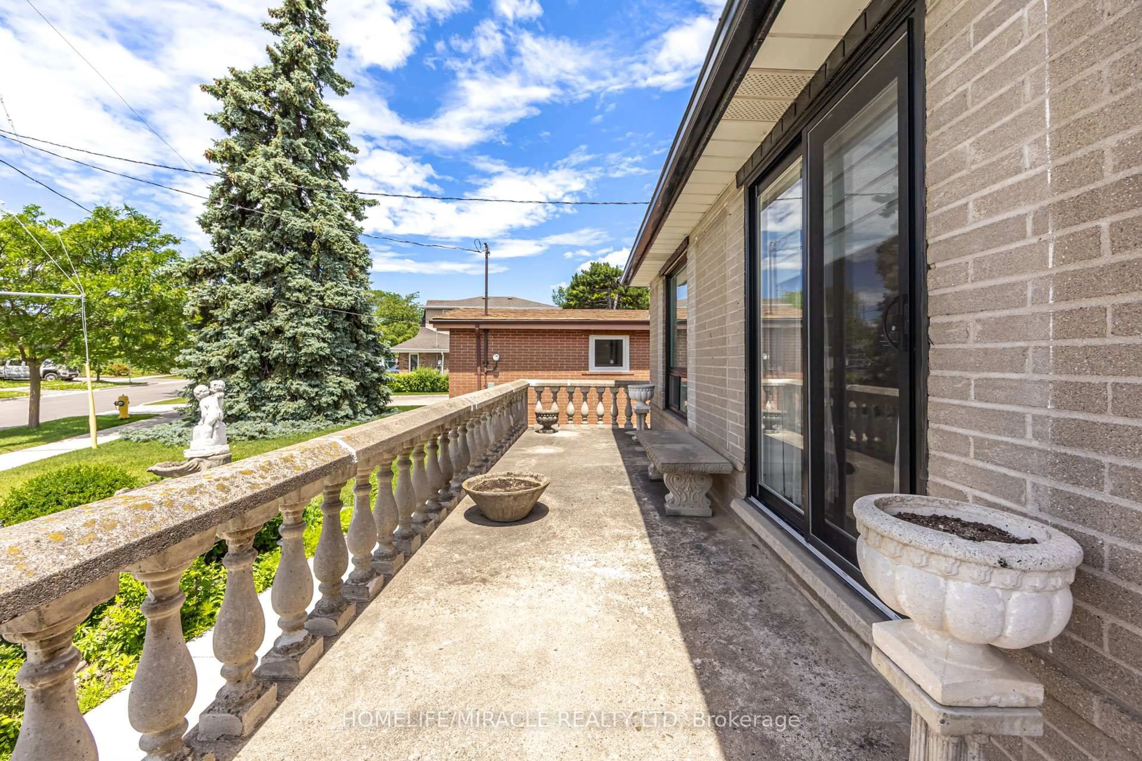 Patio, unknown for 9 Wheatsheaf Cres, Toronto Ontario M3N 1P7