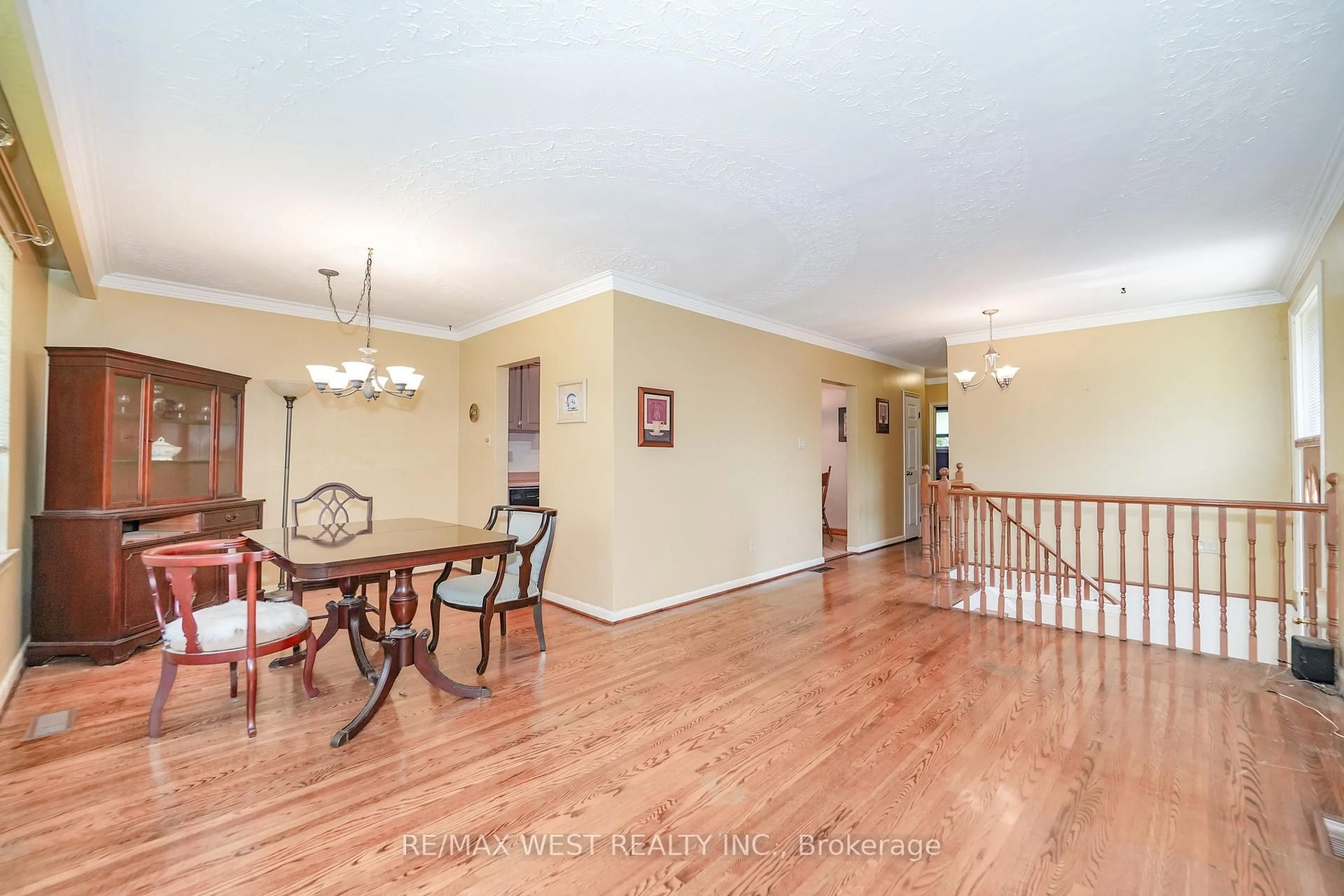 Unknown for 18 Mcclure Ave, Brampton Ontario L6X 2E3