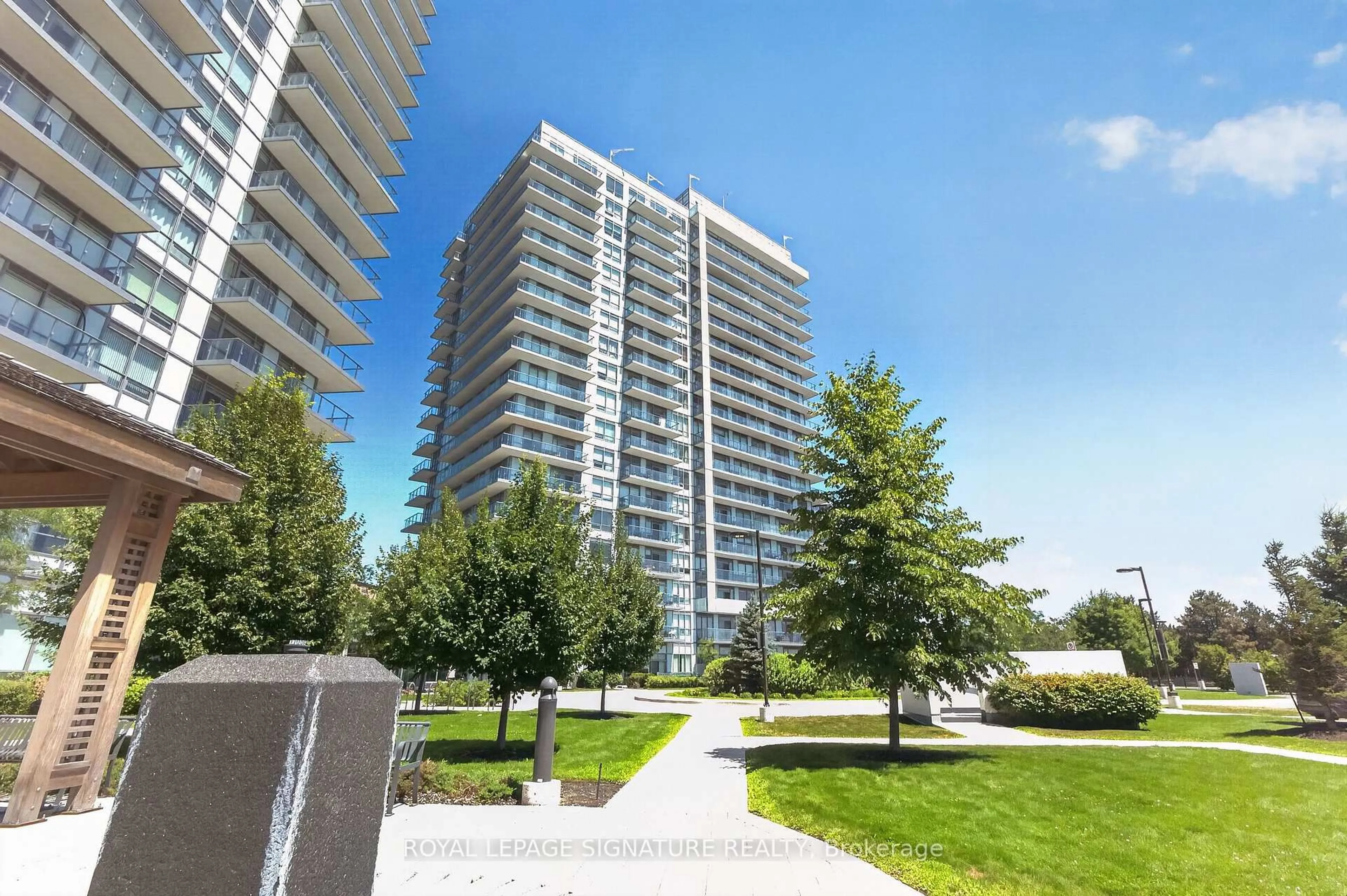 Patio, building for 4699 Glen Erin Dr #1504, Mississauga Ontario L5M 2E5