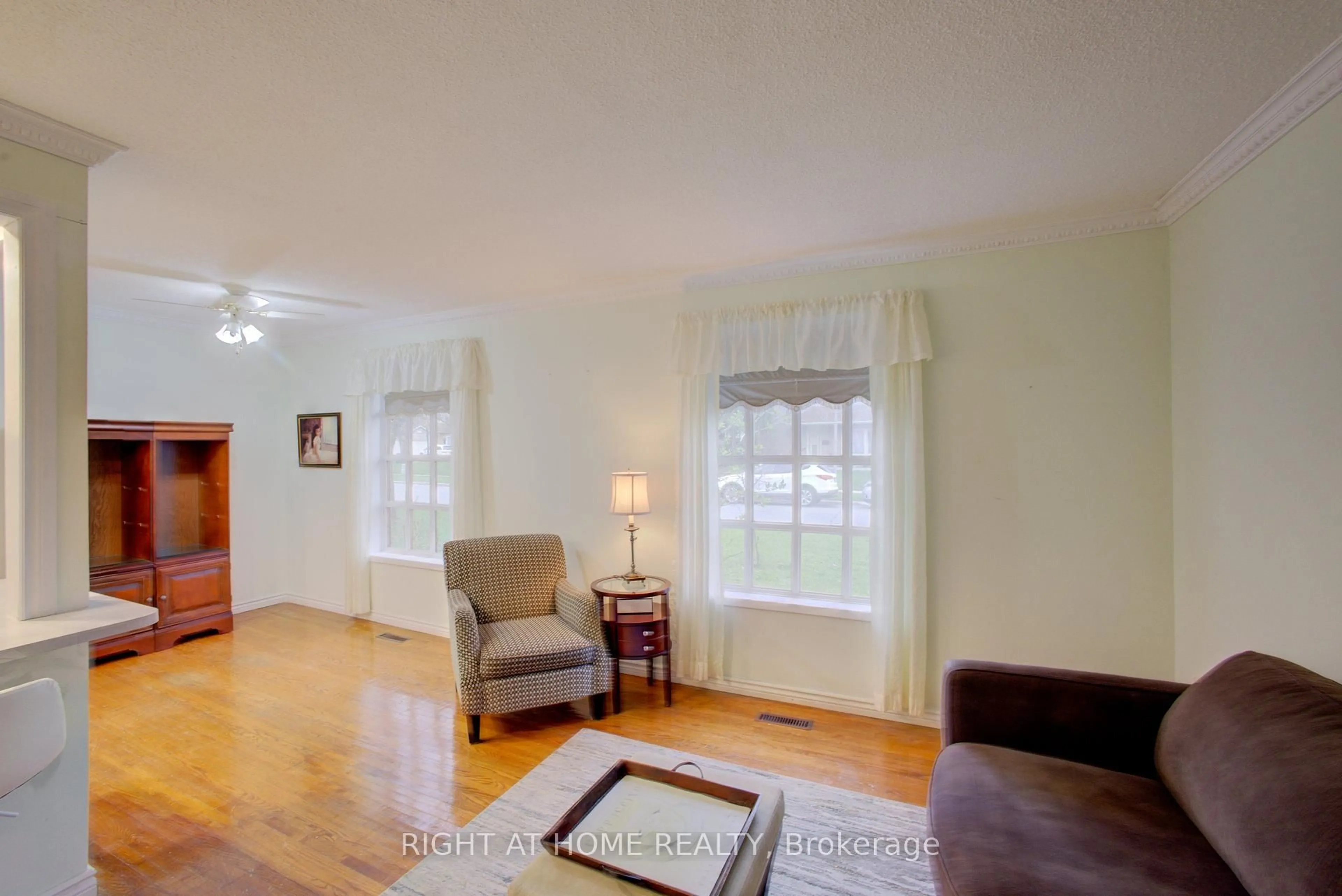 Living room with furniture, unknown for 30 Parkview Dr, Orangeville Ontario L9W 1T3
