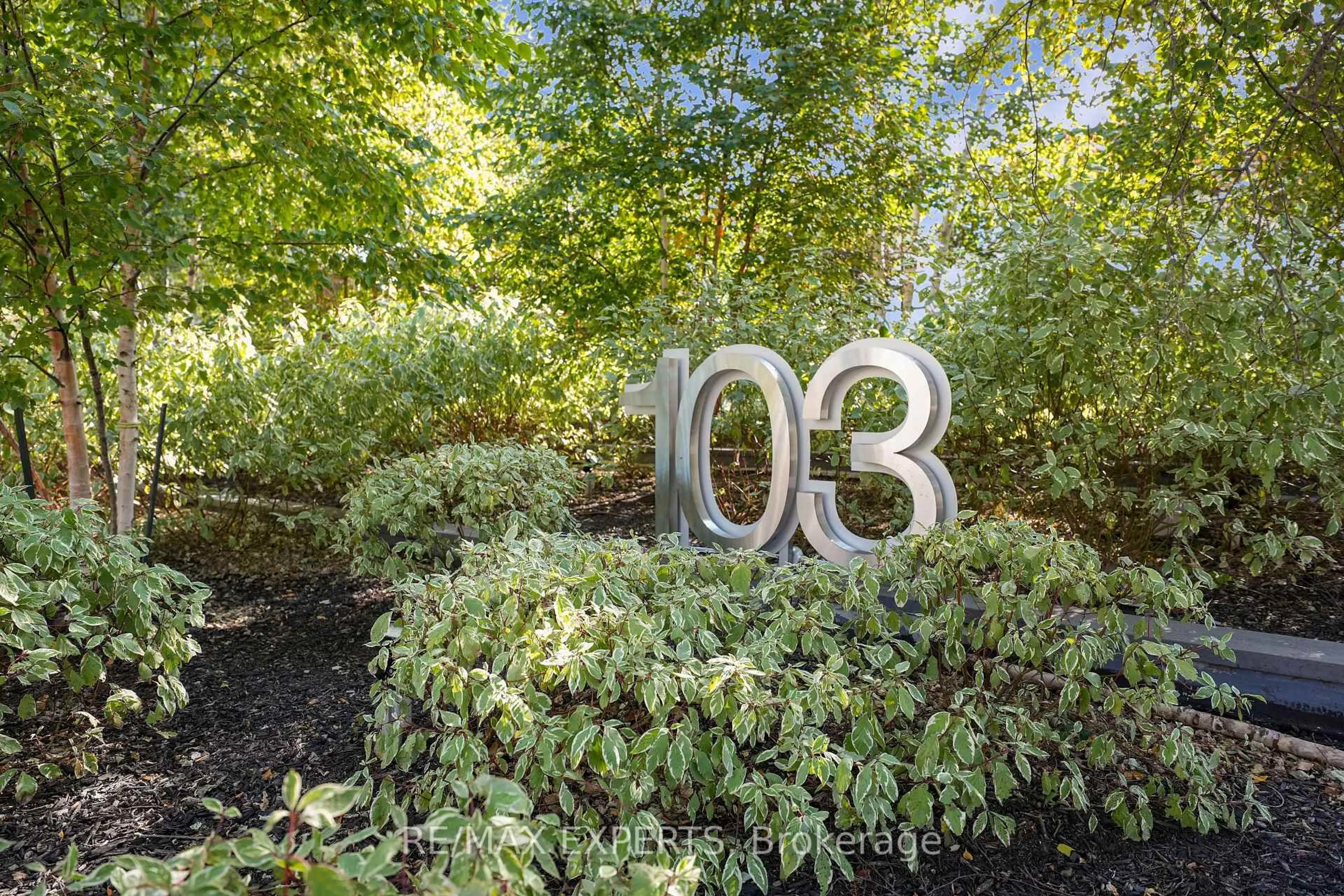 Unknown for 103 The Queensway #1915, Toronto Ontario M6S 5B5