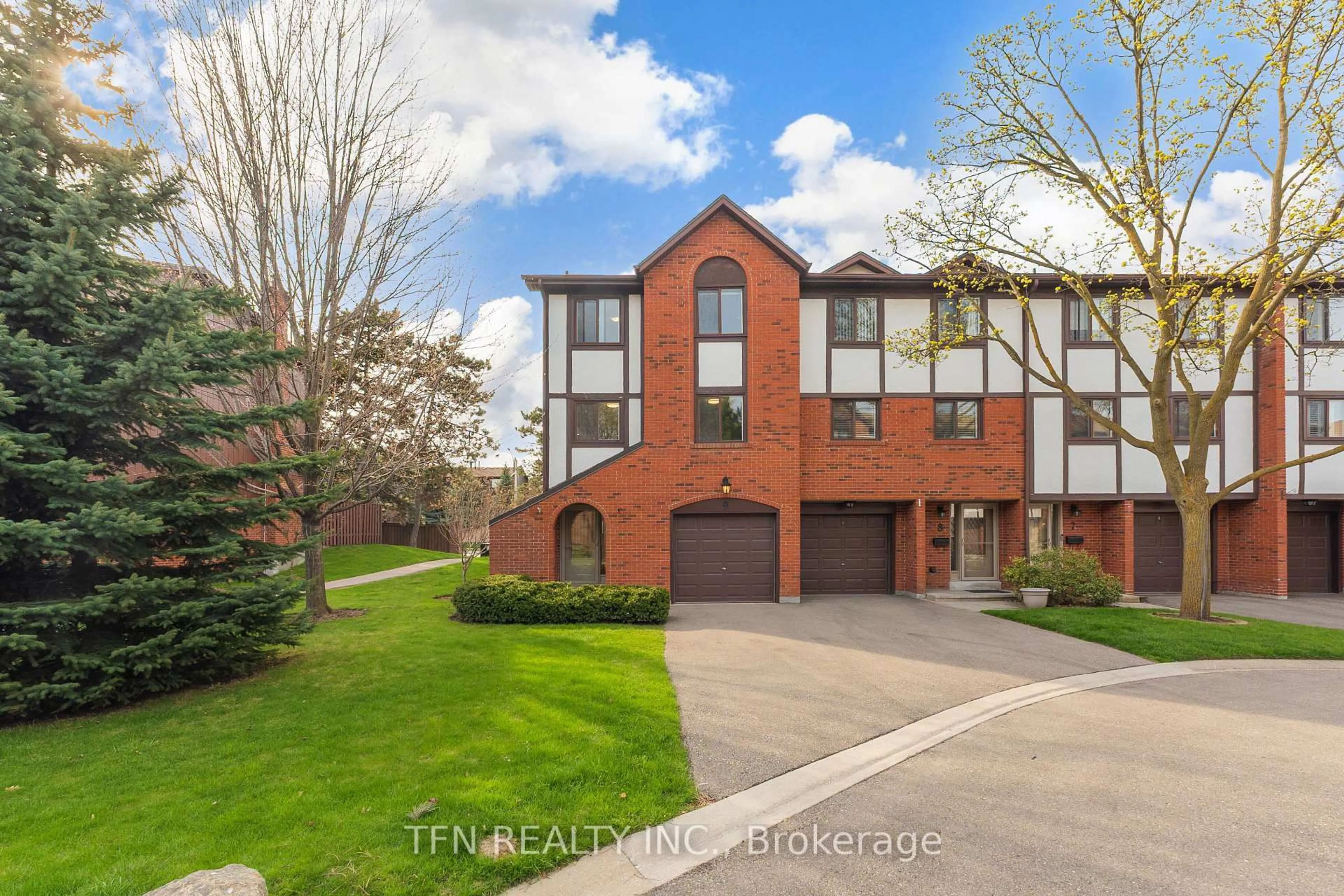 Home with brick exterior material, unknown for 4165 Fieldgate Dr #9, Mississauga Ontario L4W 2M9