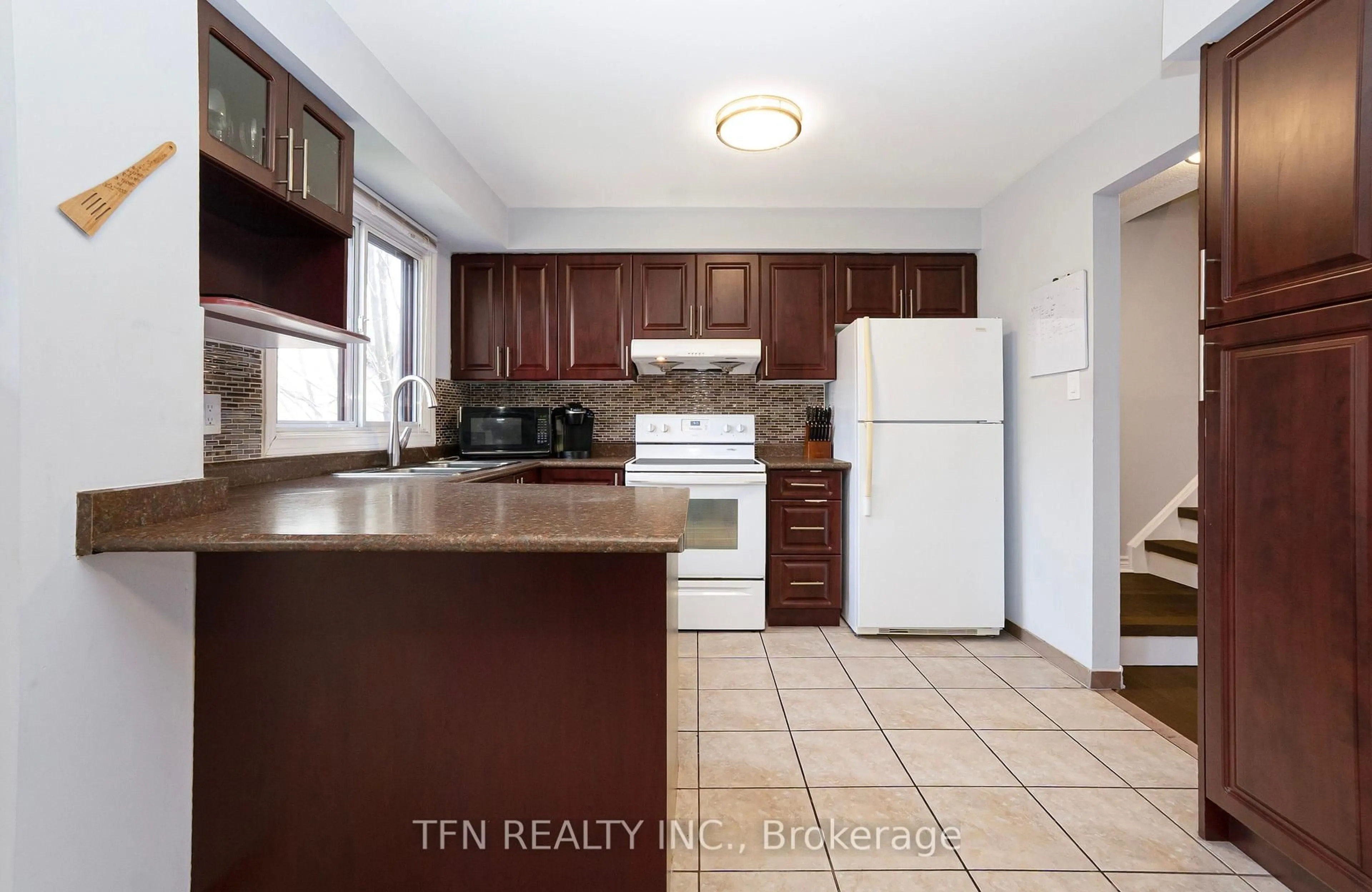 Standard kitchen, unknown for 4165 Fieldgate Dr #9, Mississauga Ontario L4W 2M9