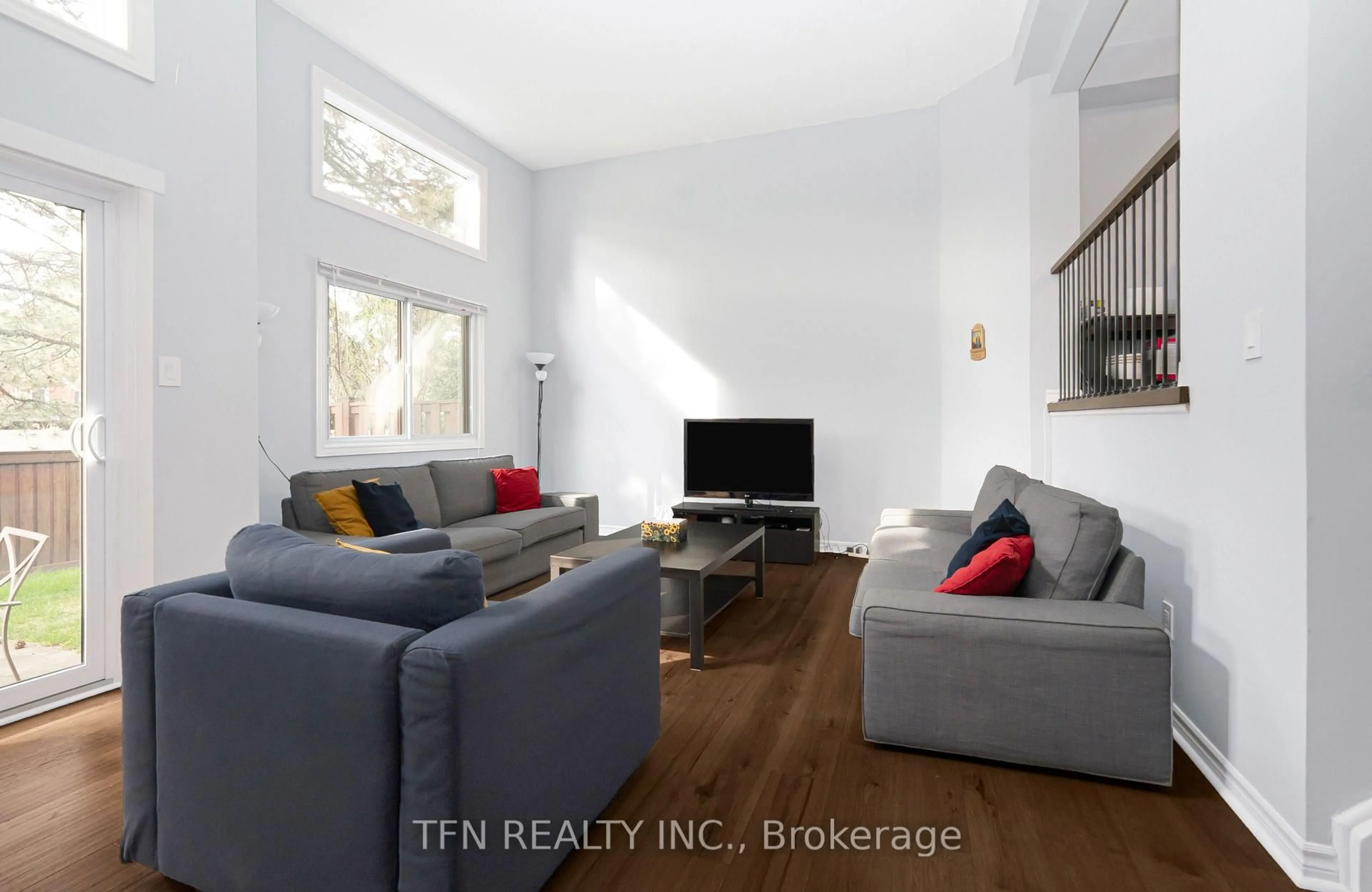 Living room with furniture, unknown for 4165 Fieldgate Dr #9, Mississauga Ontario L4W 2M9