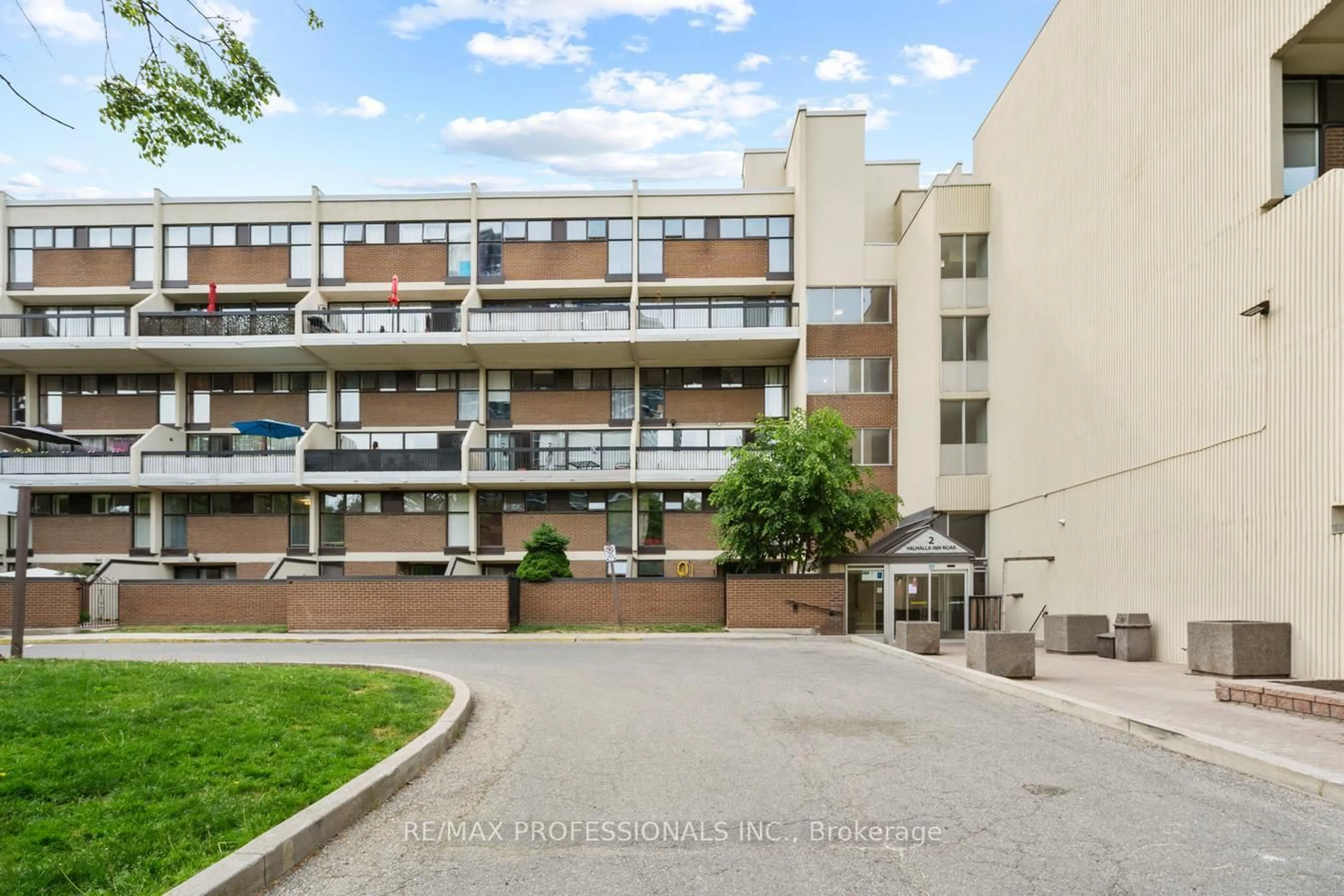 Patio, unknown for 2 Valhalla Inn Rd #339, Toronto Ontario M9B 6C3