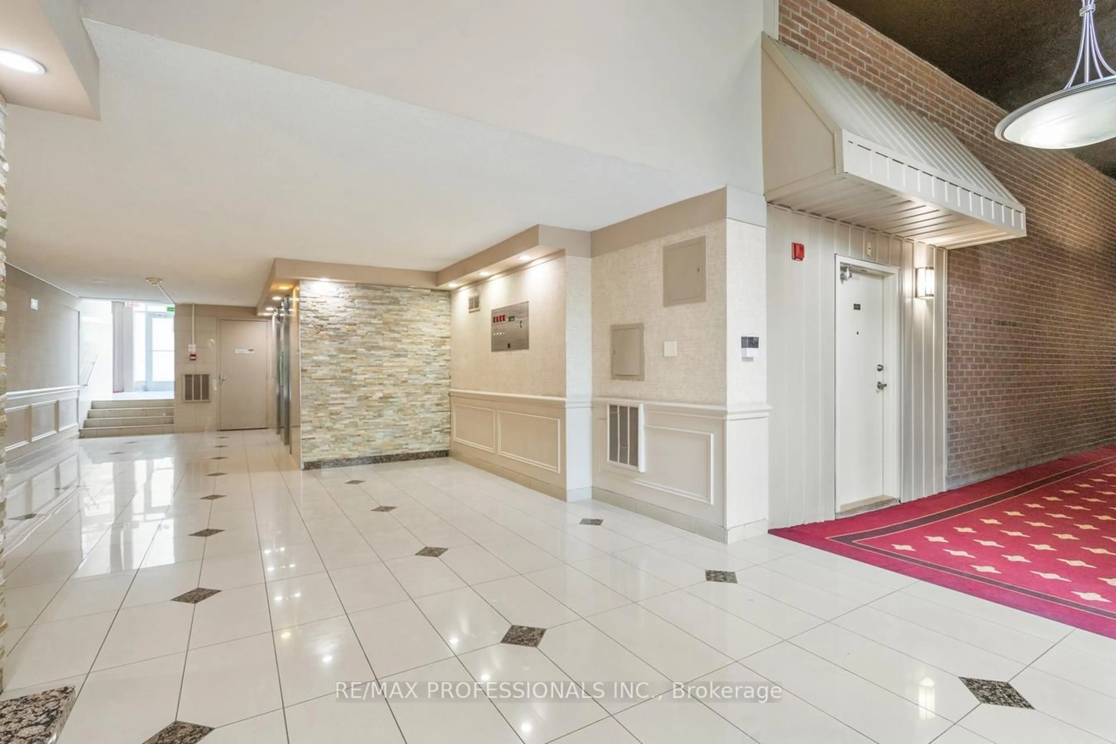 Indoor foyer for 2 Valhalla Inn Rd #339, Toronto Ontario M9B 6C3