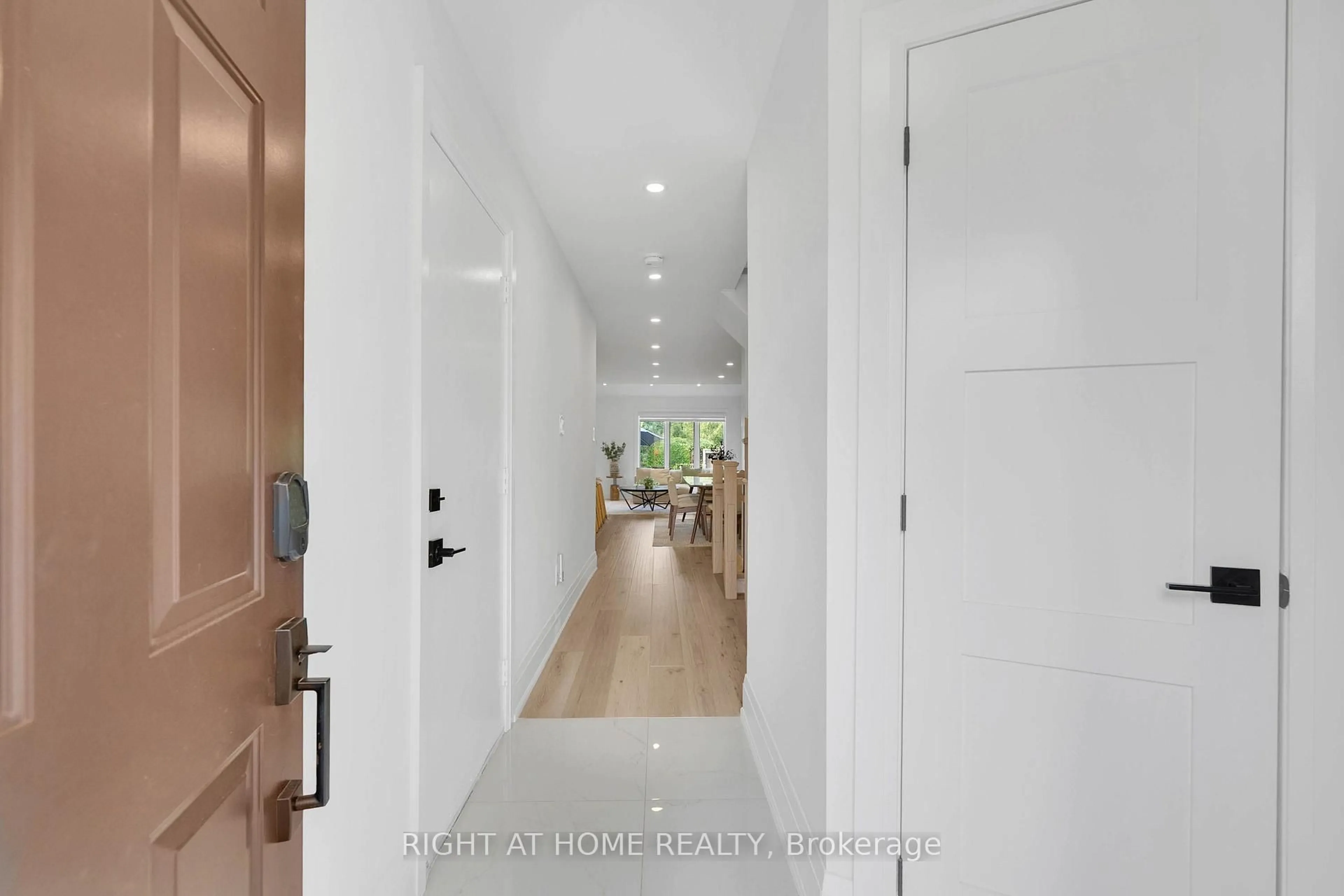 Indoor entryway for 1170 West Shore Dr #23, Mississauga Ontario L5E 3H8