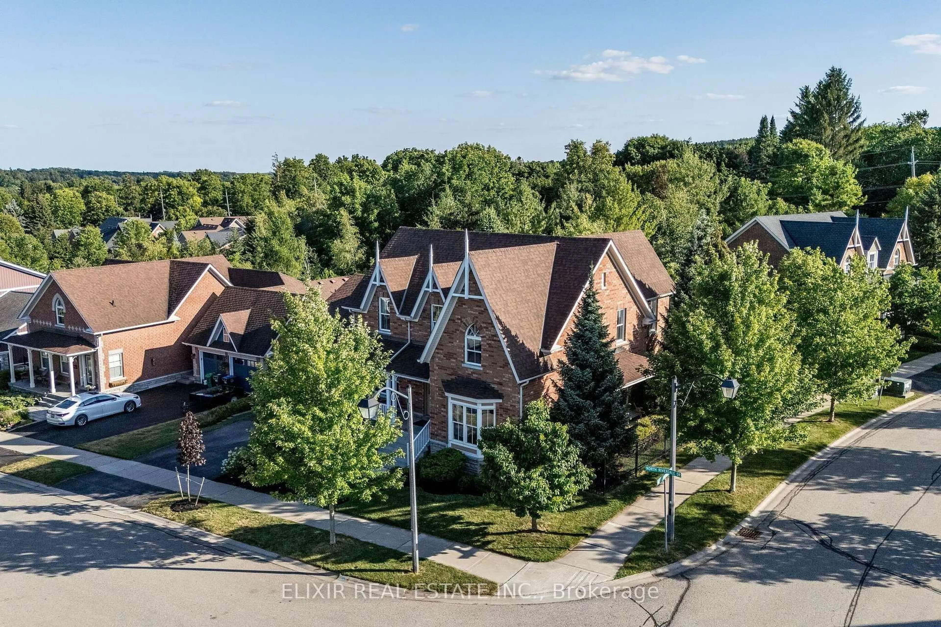 A pic from outside/outdoor area/front of a property/back of a property/a pic from drone, street for 76 North Riverdale Dr, Caledon Ontario L7C 1L1
