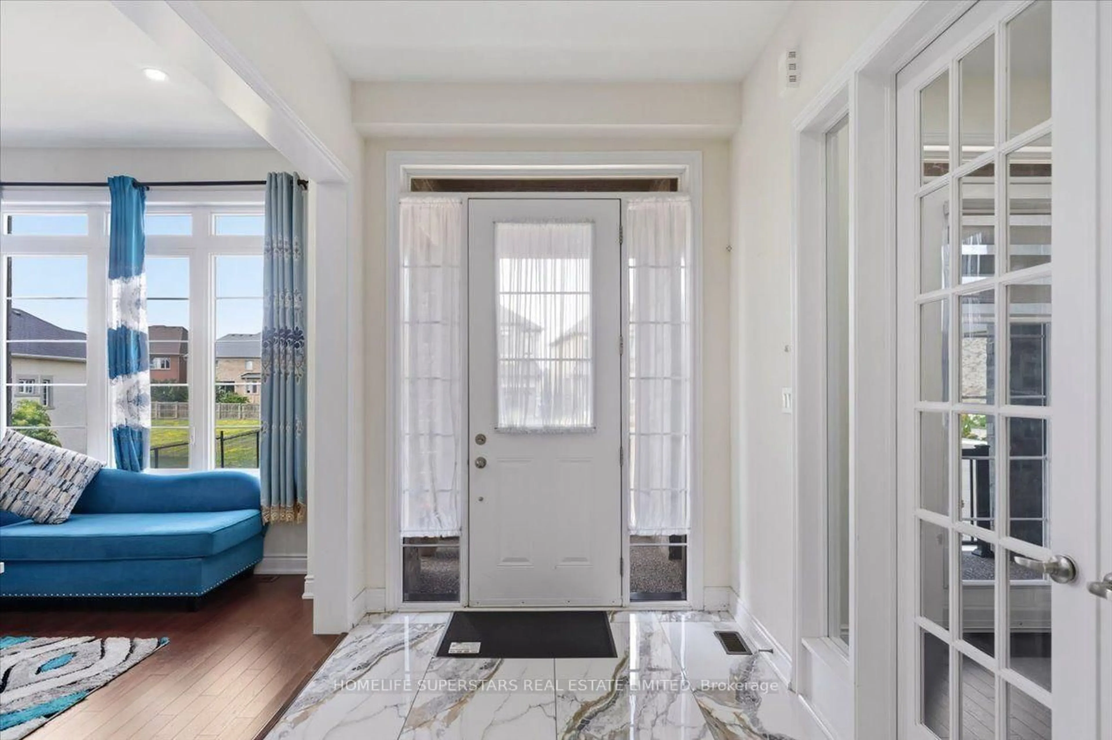 Indoor entryway for 39 Lost Canyon Way, Brampton Ontario L6X 3A6