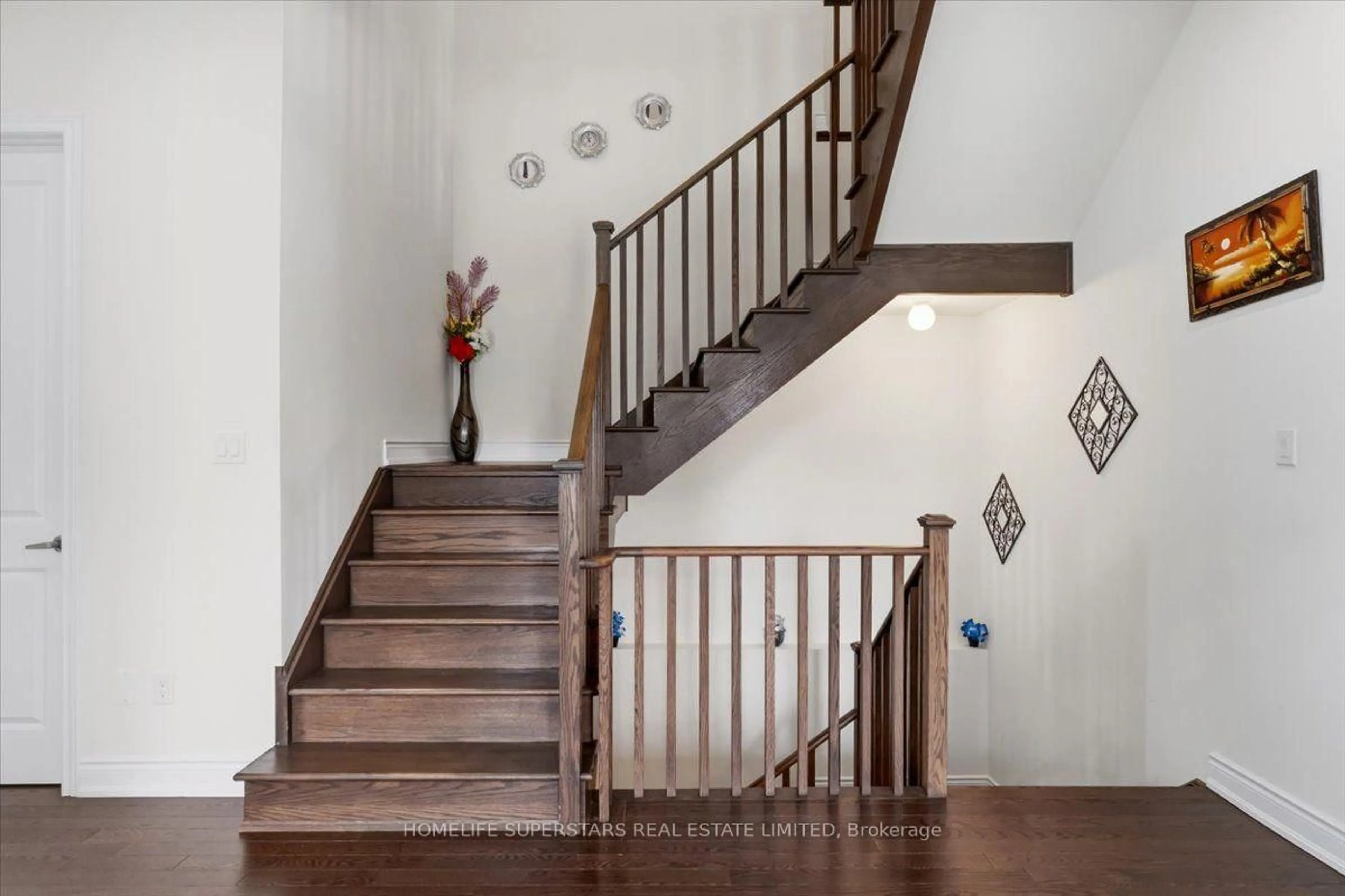 Stairs for 39 Lost Canyon Way, Brampton Ontario L6X 3A6
