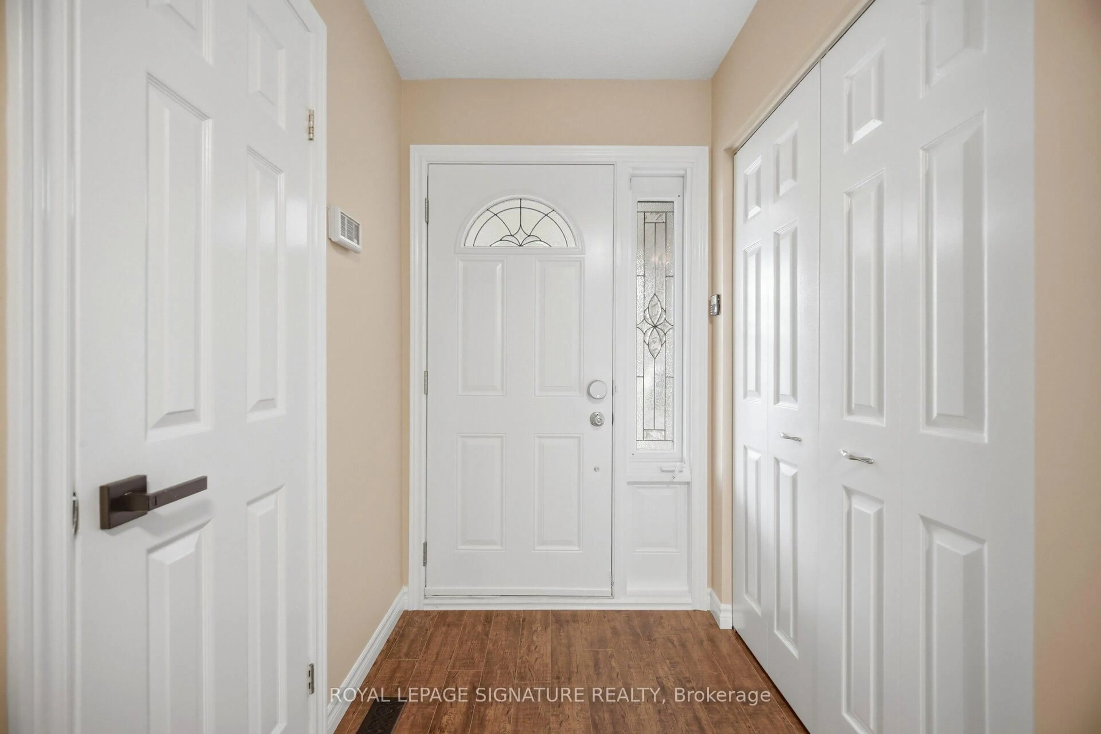 Indoor entryway for 3453 Hannibal Rd, Burlington Ontario L7M 1Z5
