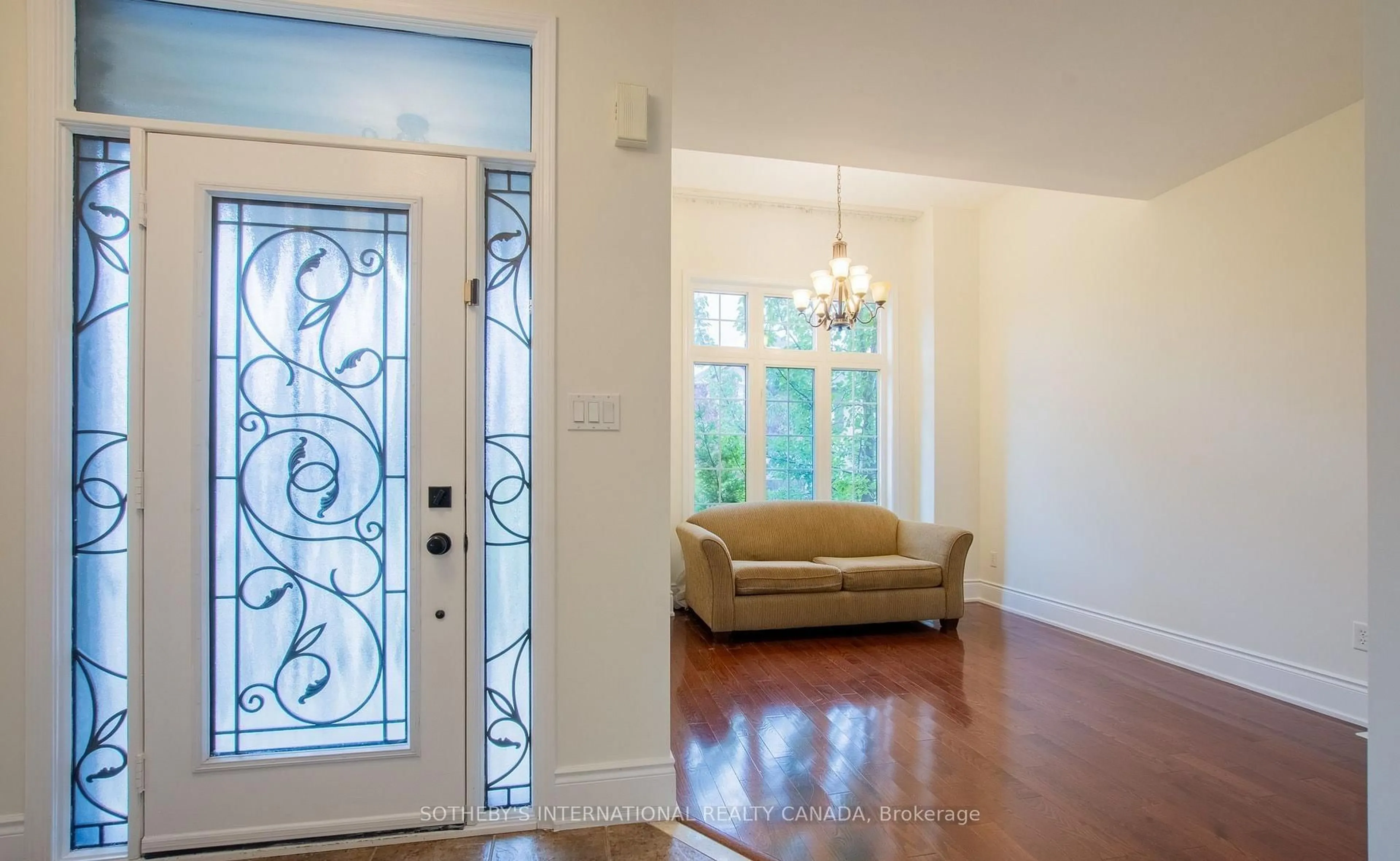 Indoor entryway for 4690 Huffman Rd, Burlington Ontario L7M 0G6