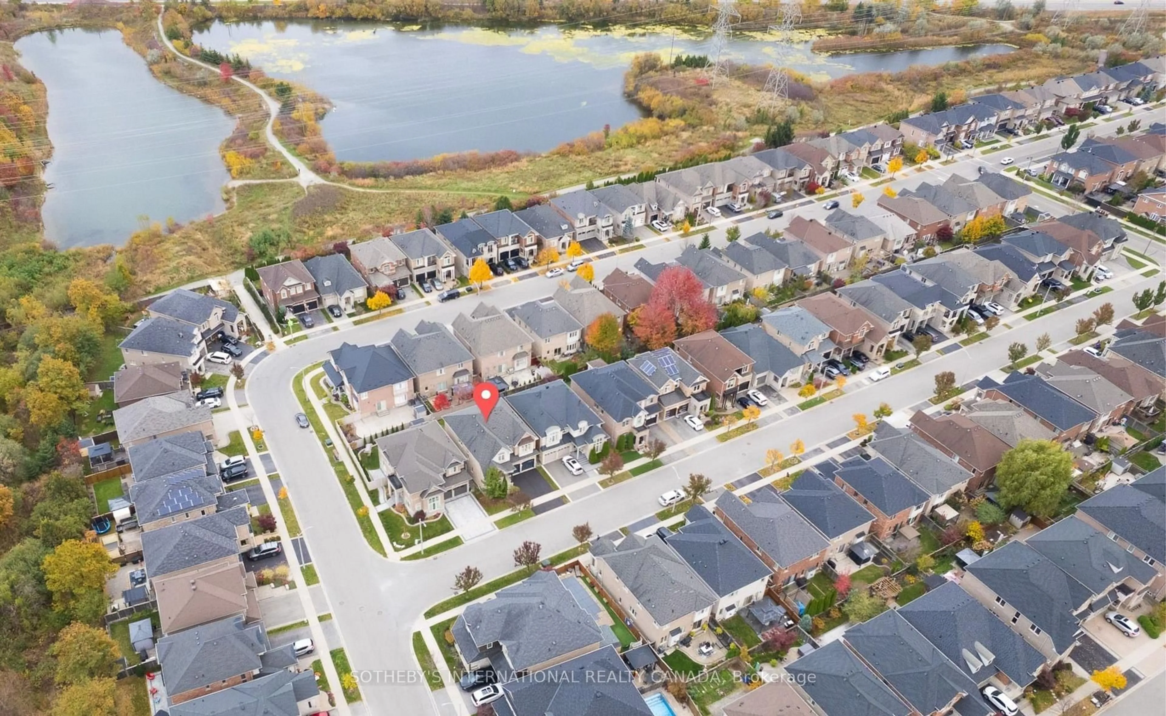 A pic from outside/outdoor area/front of a property/back of a property/a pic from drone, unknown for 4690 Huffman Rd, Burlington Ontario L7M 0G6