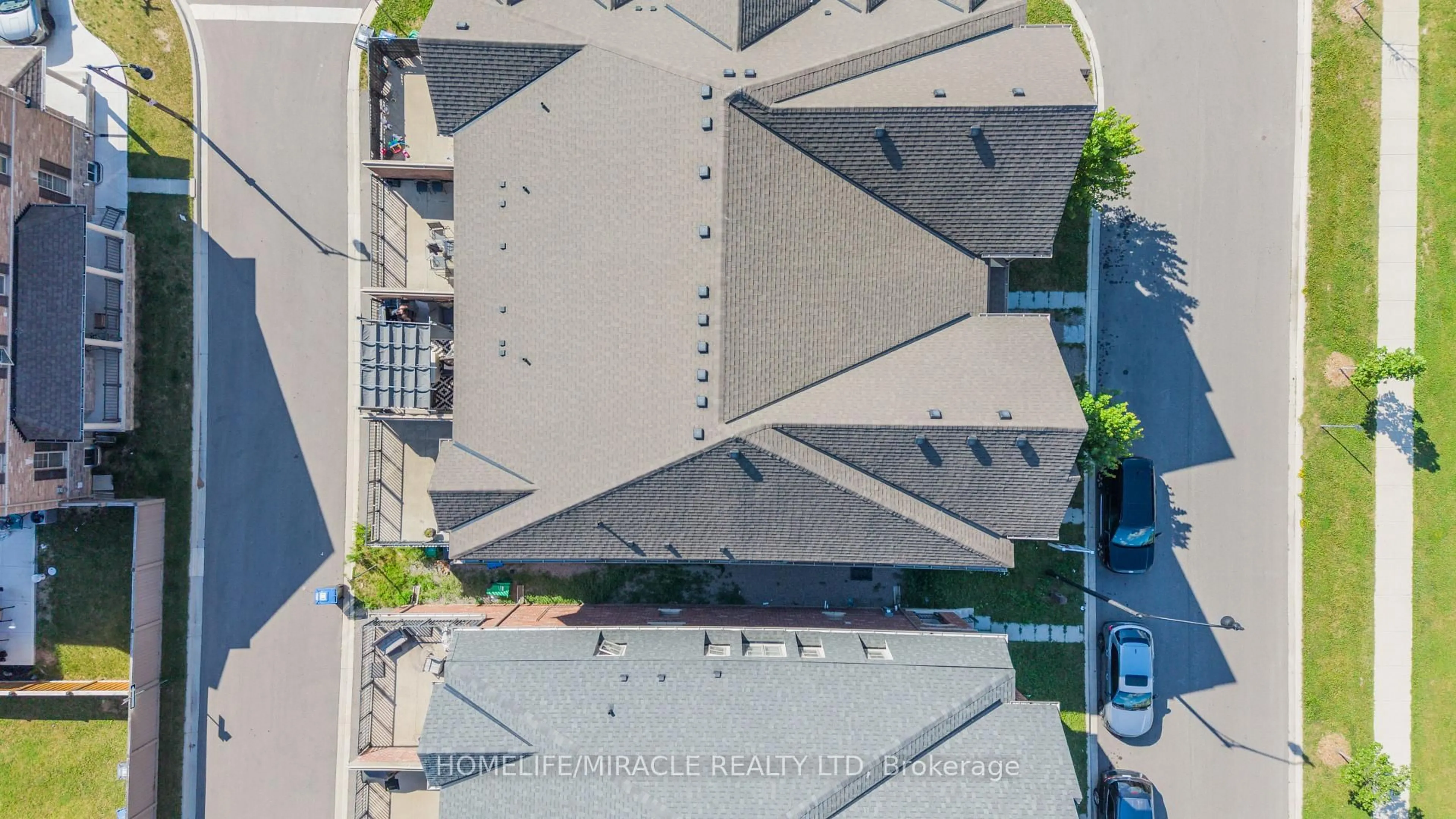 A pic from outside/outdoor area/front of a property/back of a property/a pic from drone, unknown for 11 Finegan Circ, Brampton Ontario L7A 4Z7