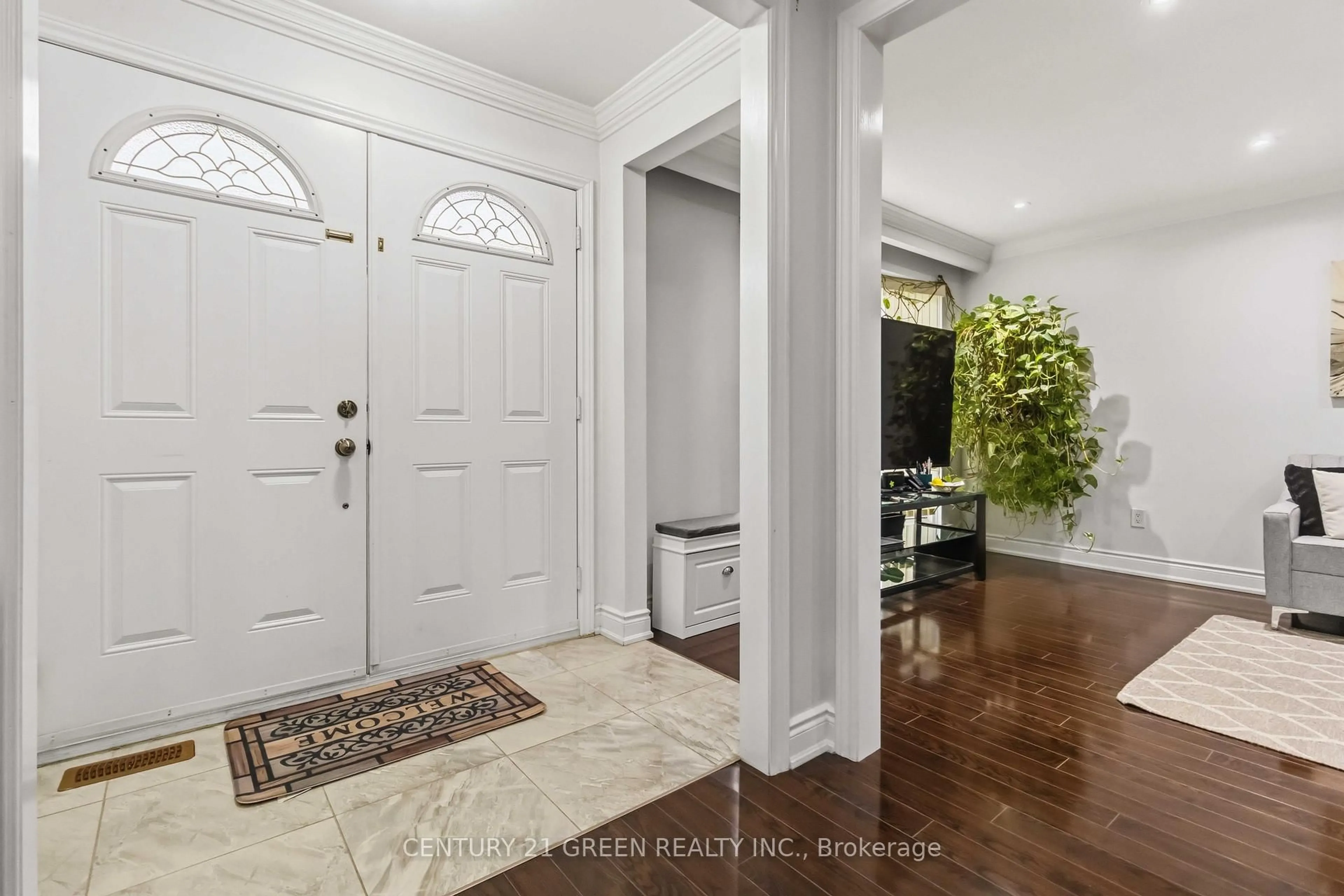 Indoor entryway for 74 Davenport Cres, Brampton Ontario L6T 3L6