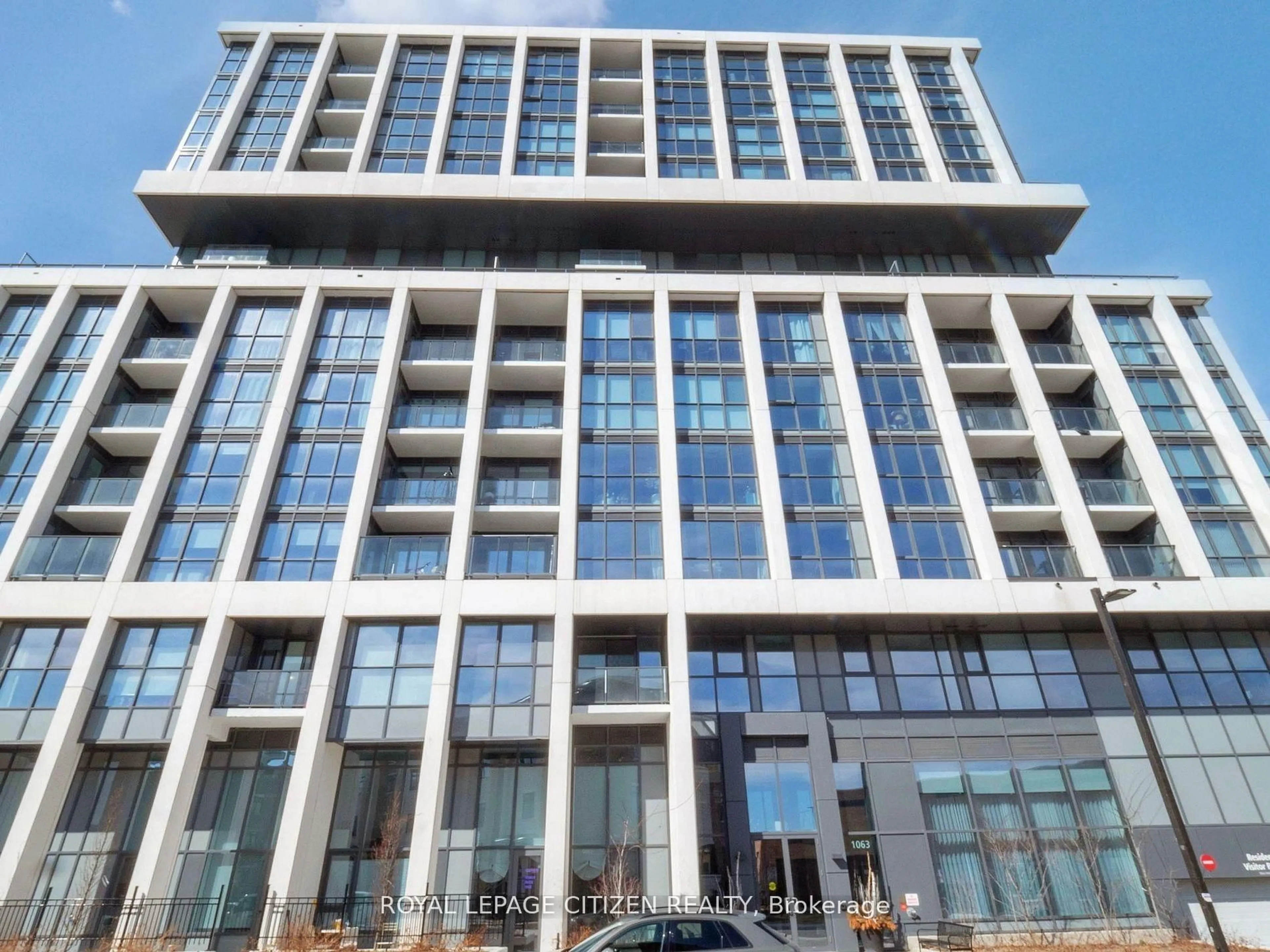 Indoor foyer for 1063 Douglas McCurdy Comm #907, Mississauga Ontario L5G 0C5