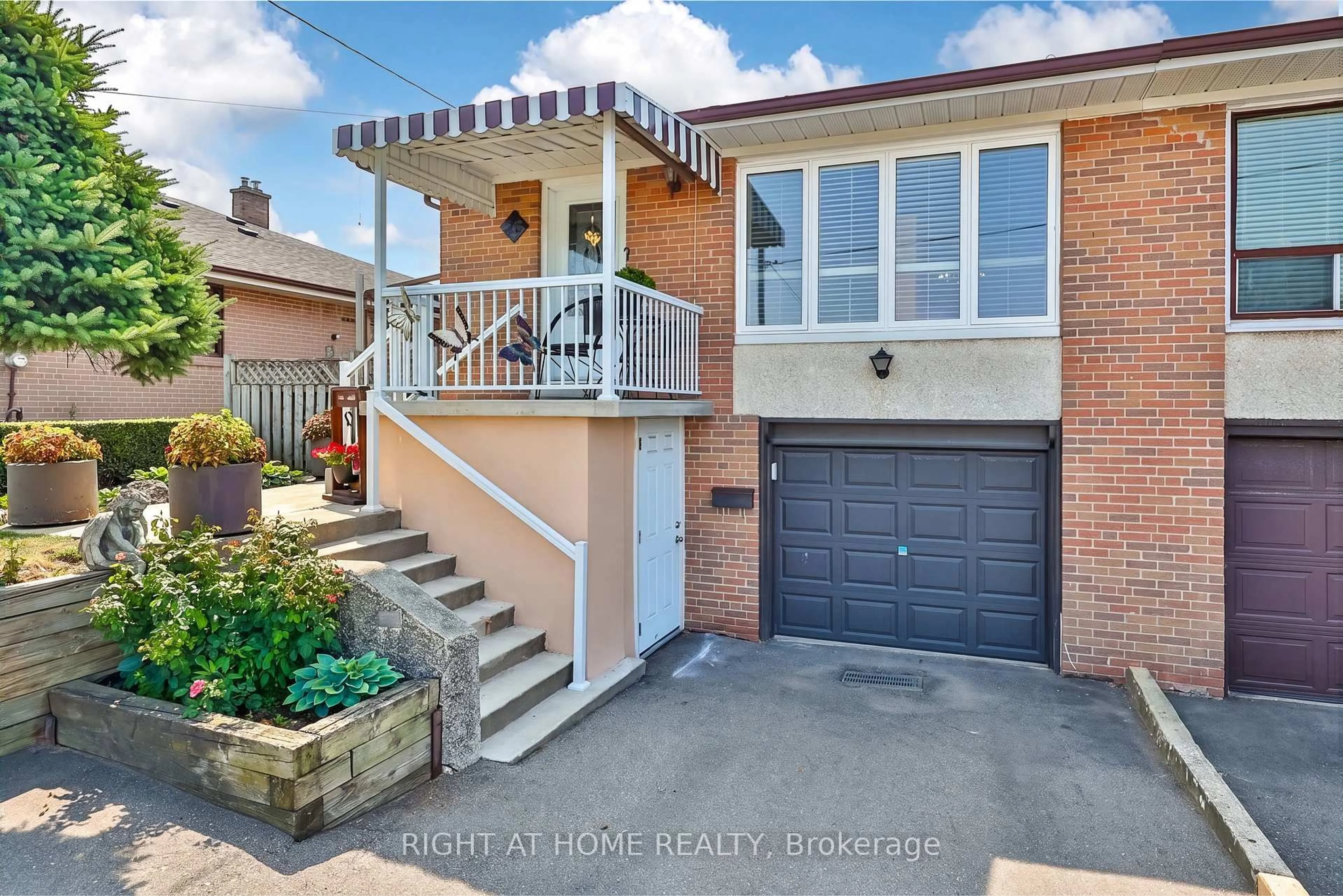 Home with brick exterior material, street for 25 Larchwood Rd, Toronto Ontario M3N 1B5