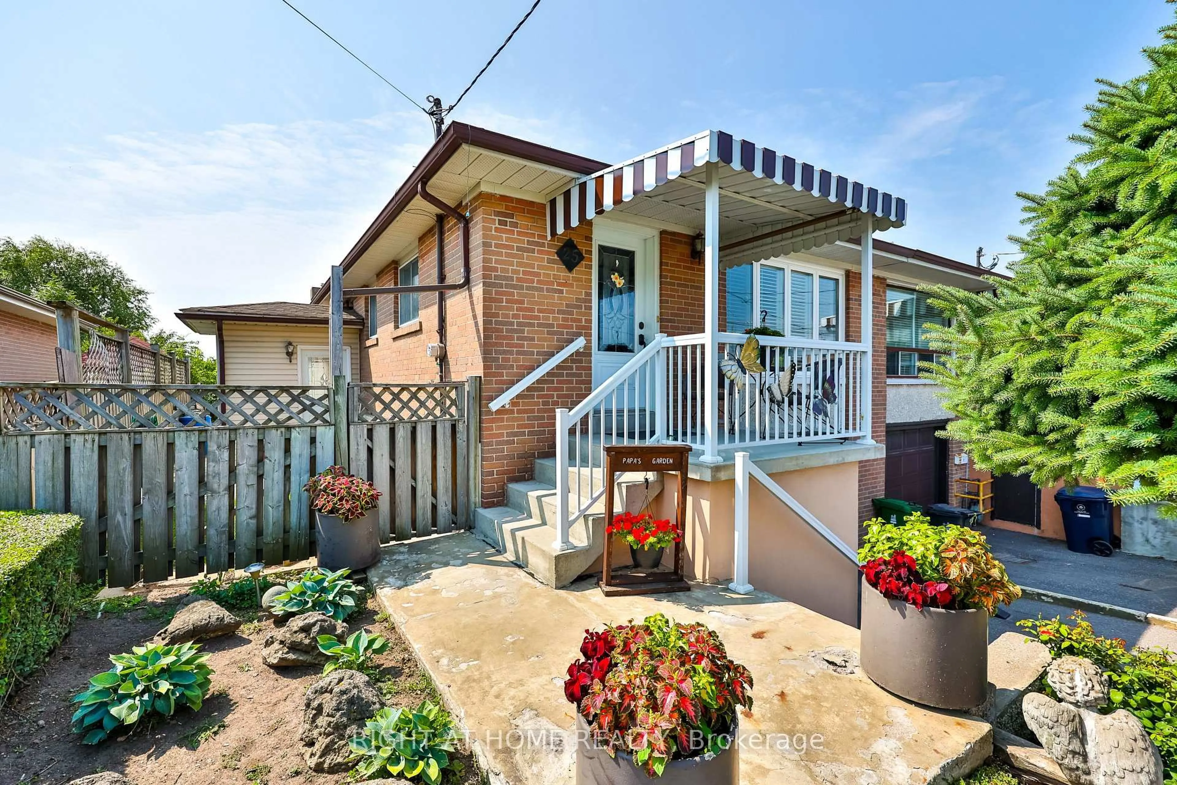 Patio, street for 25 Larchwood Rd, Toronto Ontario M3N 1B5