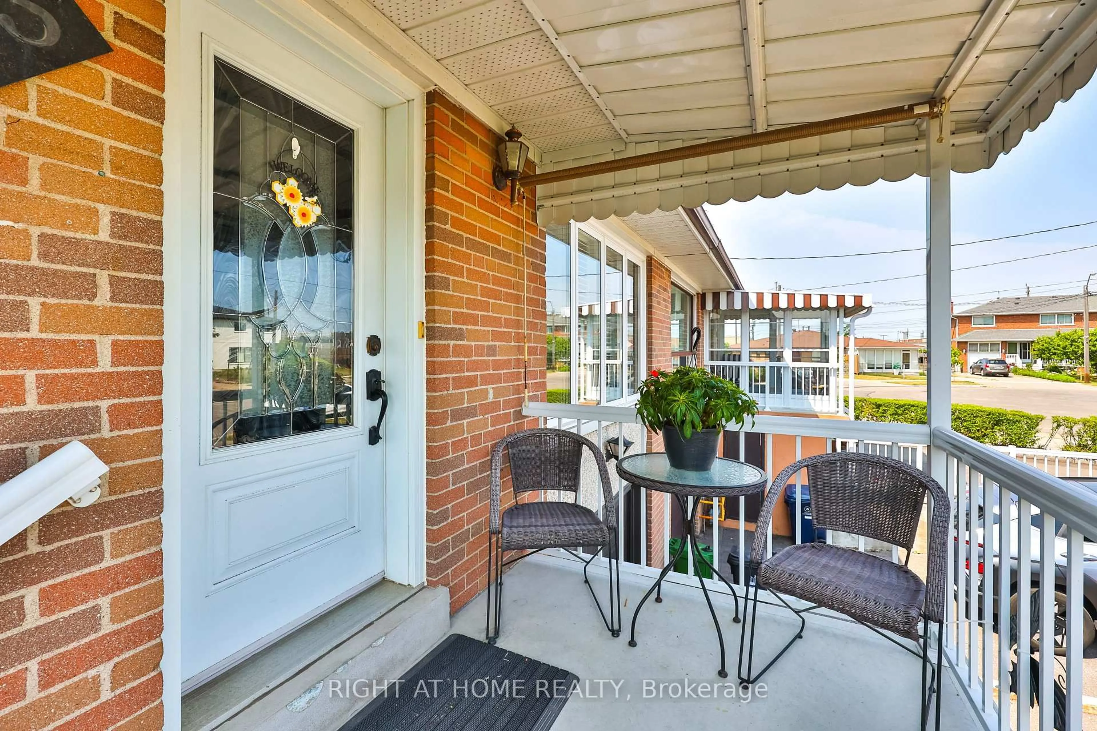 Patio, street for 25 Larchwood Rd, Toronto Ontario M3N 1B5