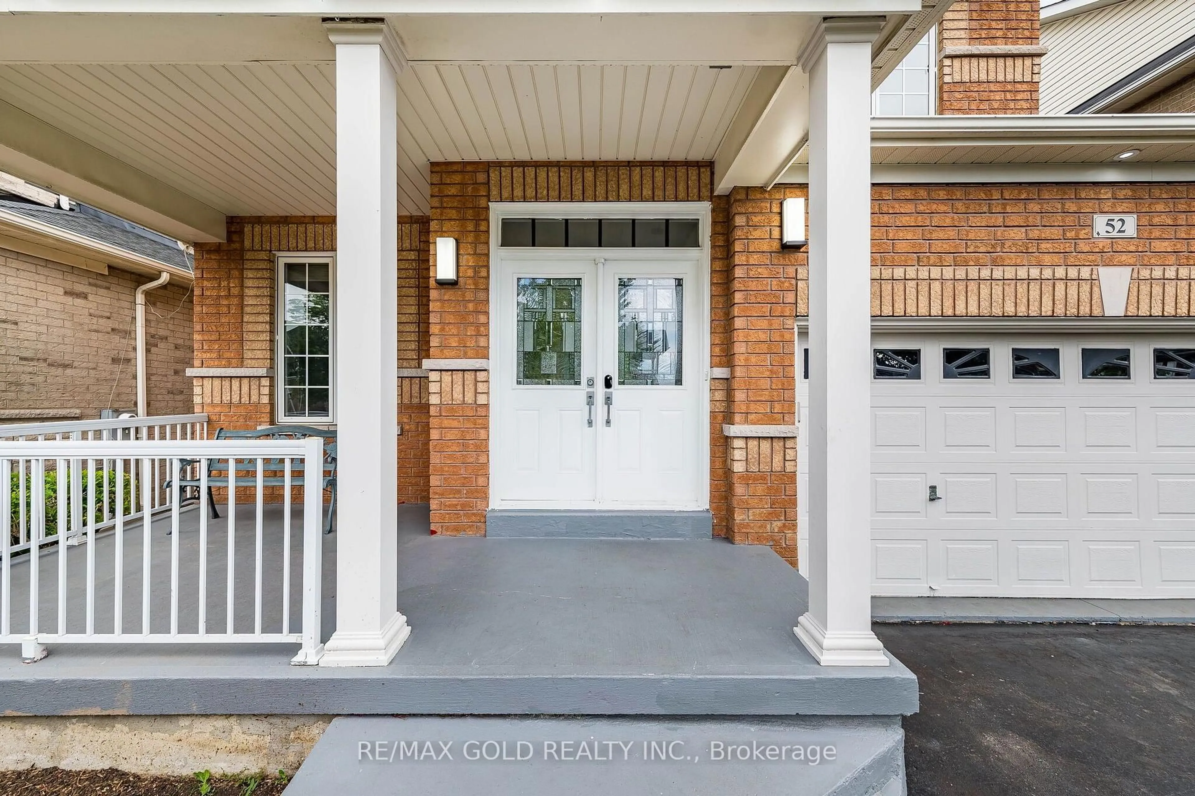 Indoor entryway for 52 Moldovan Dr, Brampton Ontario L6R 0E4
